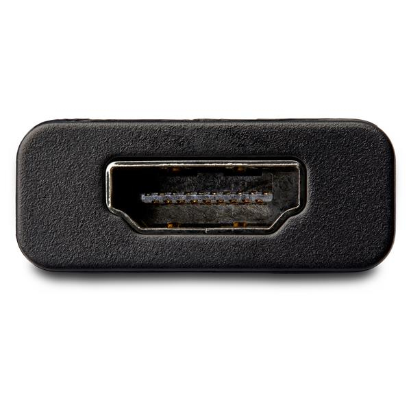 Primer plano de un puerto HDMI negro que muestra los pines internos.