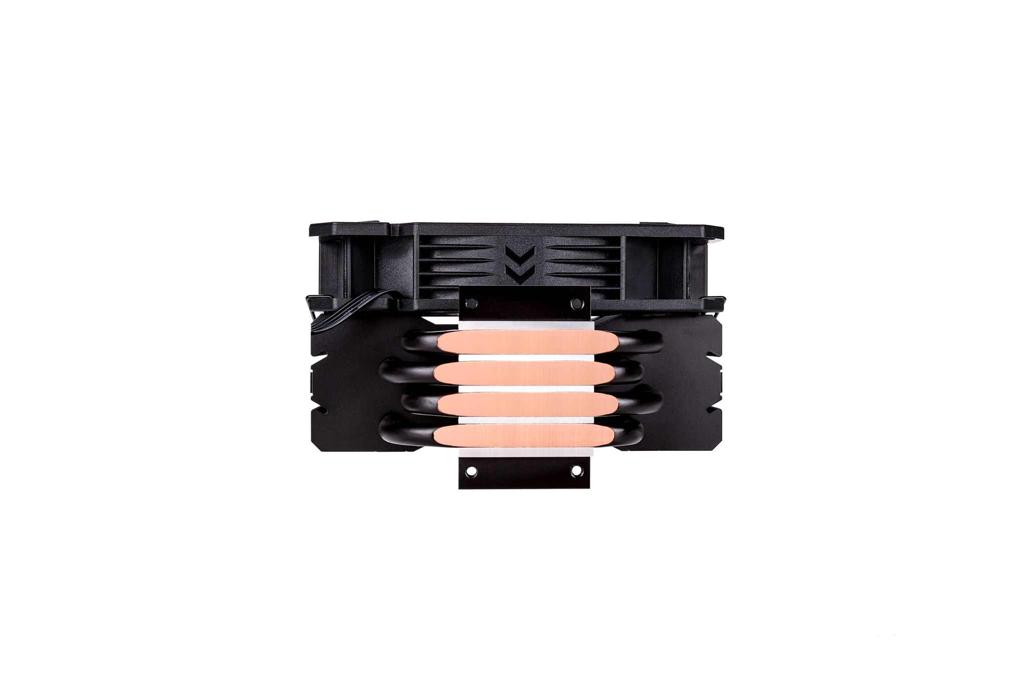 Dissipatore CPU nero con heatpipe in rame e ventola su sfondo bianco.