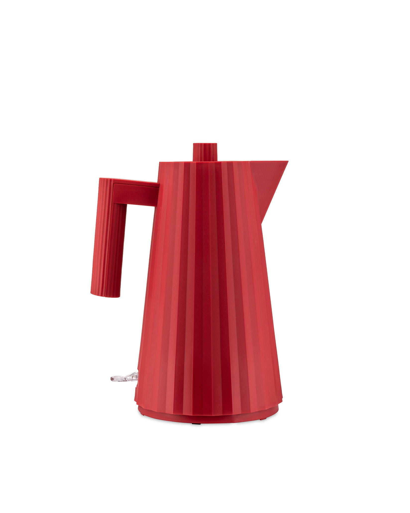 Un hervidor rojo con estrías verticales y un asa.