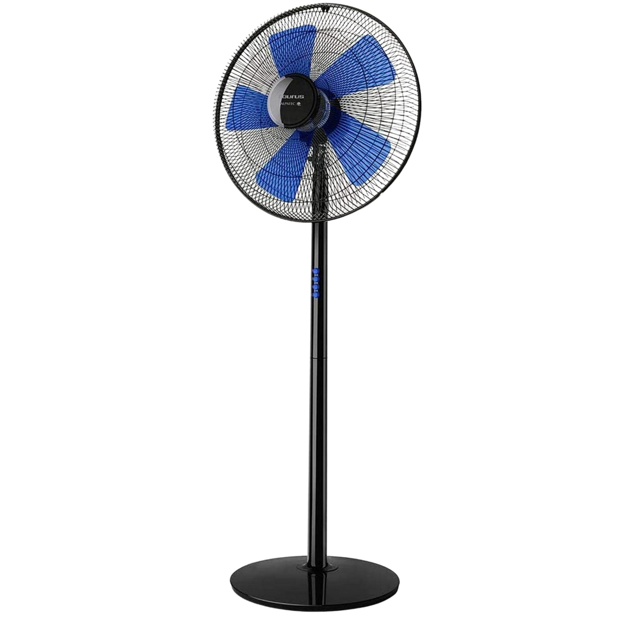 Un ventilatore da terra nero con pale blu e base rotonda.