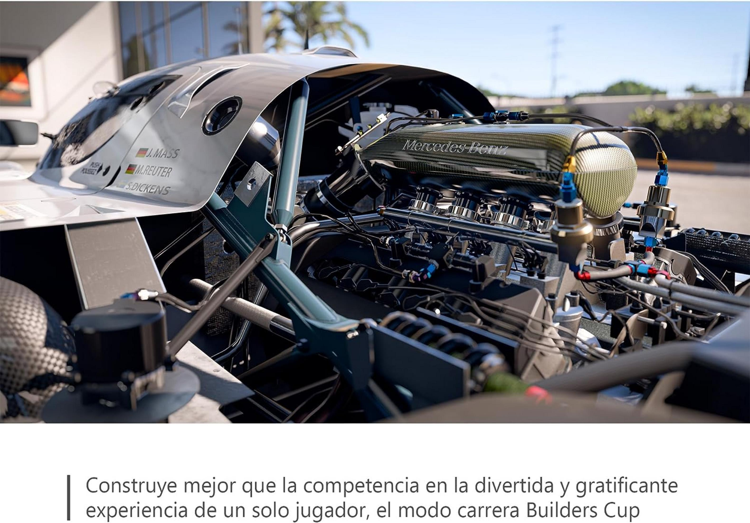 Un motor de coche de carreras con marca Mercedes-Benz y elementos de fibra de carbono.