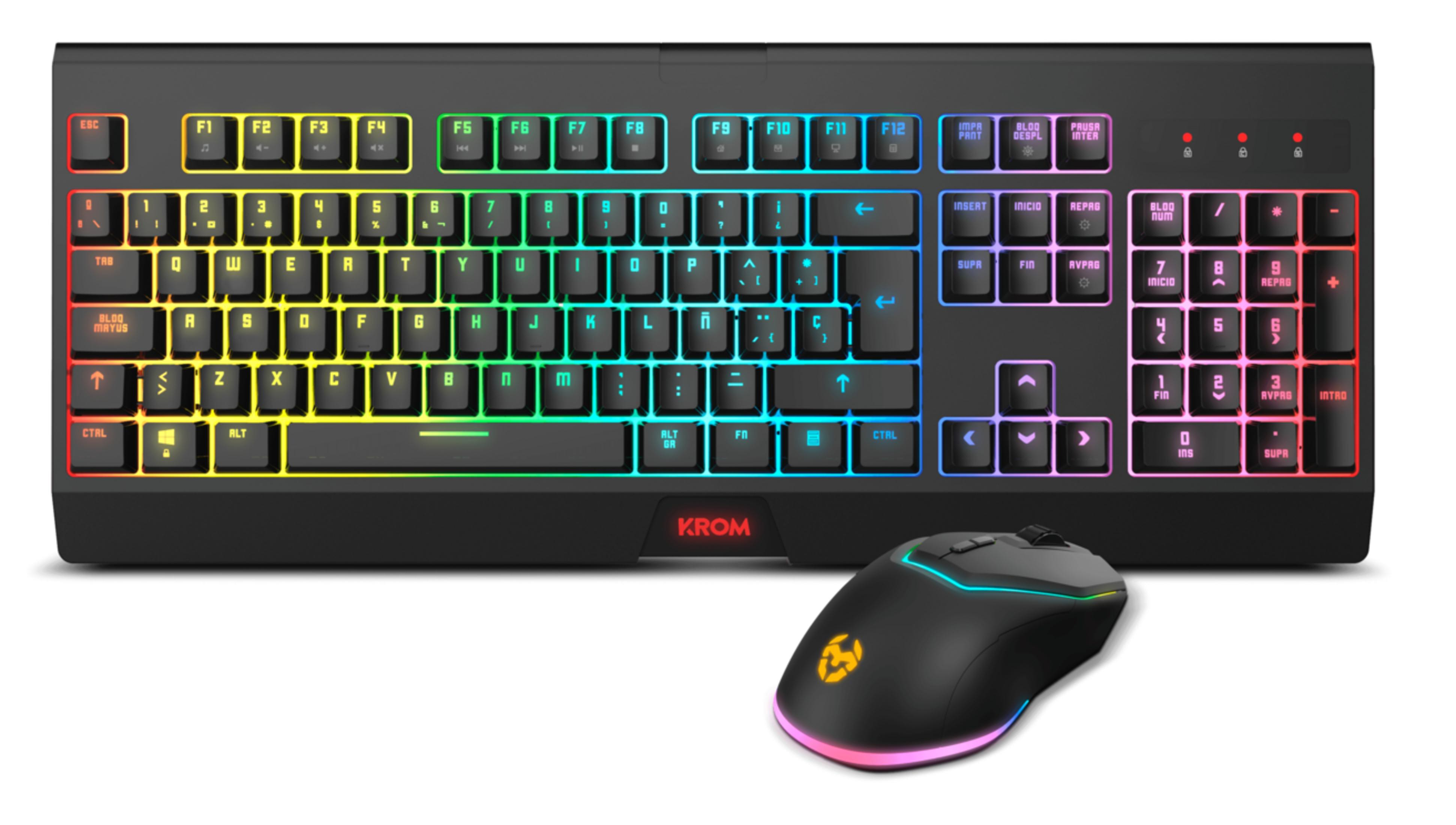 Tastiera nera con illuminazione RGB e un mouse abbinato.