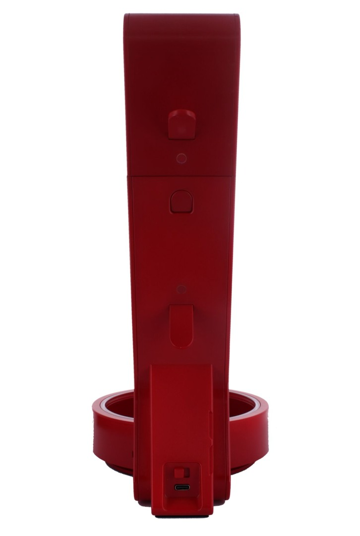 Czerwone urządzenie ładujące/dokujące z portem USB-C i przyciskami.