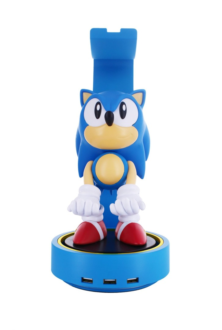 Una figura blu di Sonic come stazione di ricarica con porte USB e supporto per telefono.