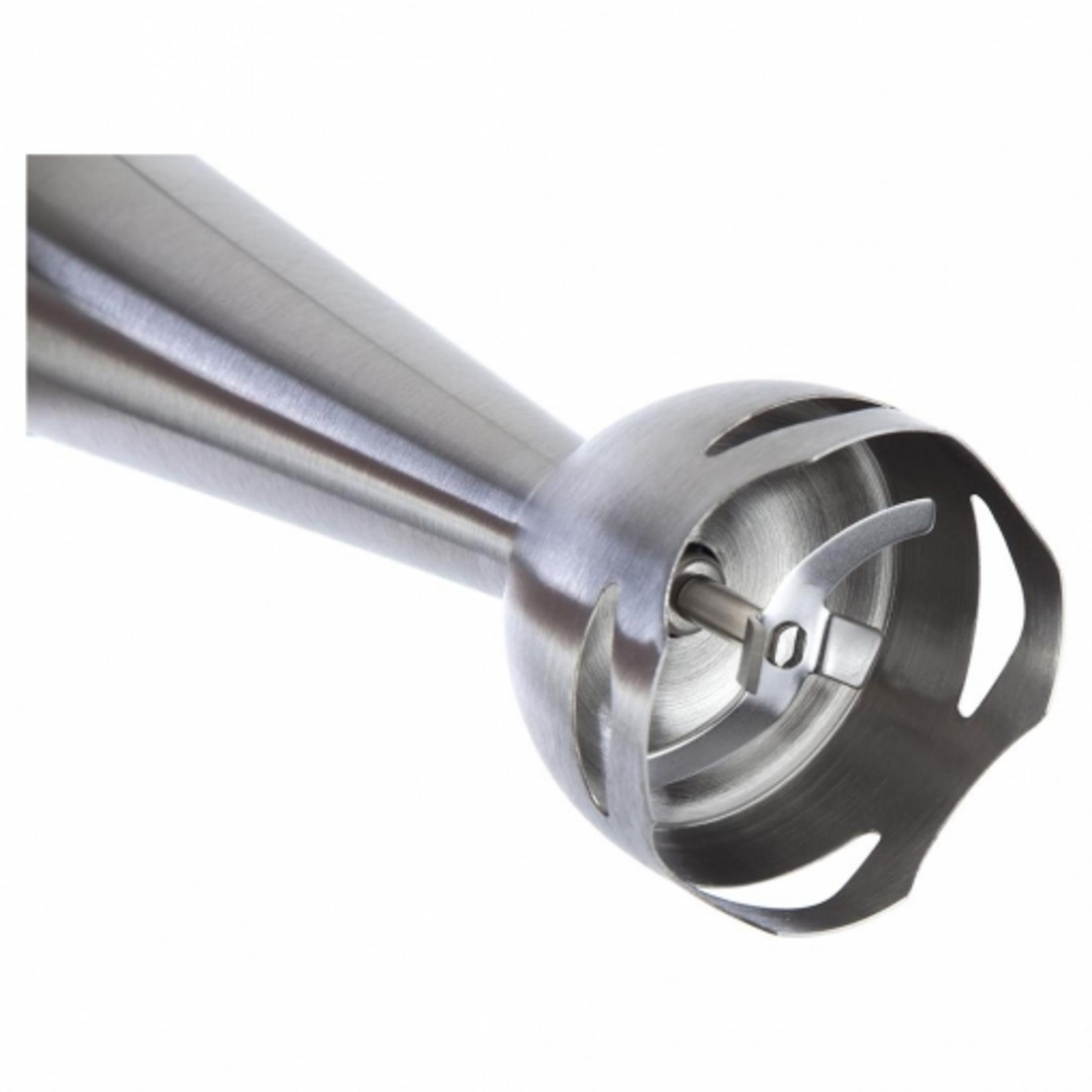 Primer plano del pie de batidora de inmersión de acero inoxidable con cuchillas.