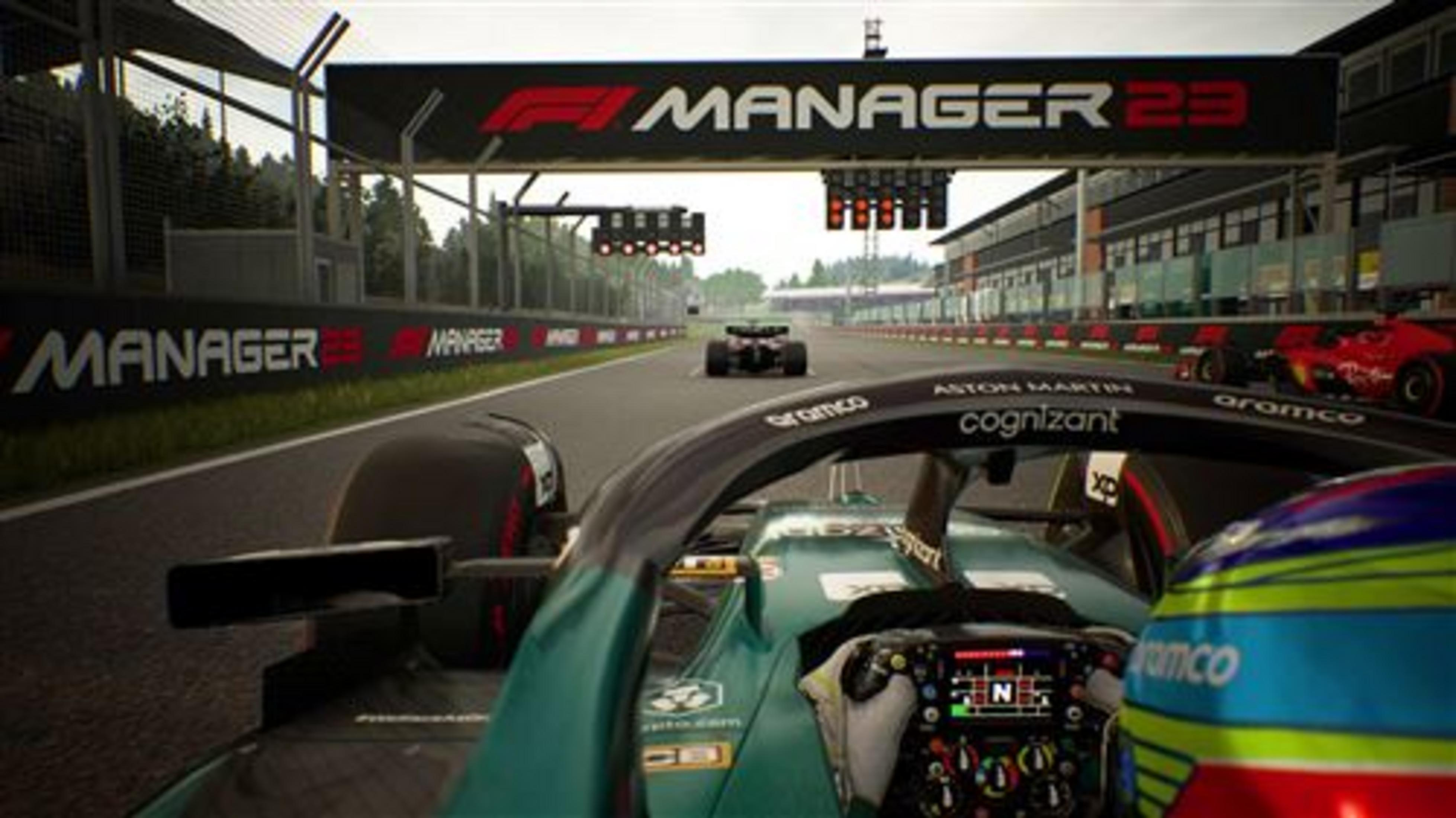 Vista dall'abitacolo di un'auto di F1 in pista, con striscione F1 Manager 23 sopra.