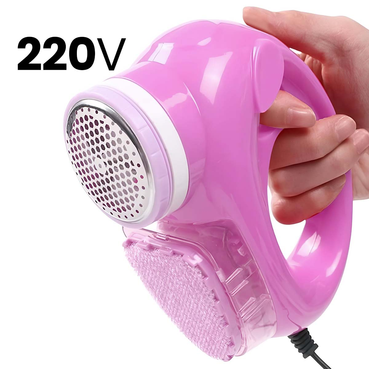 Ein pinker Fusselentferner mit 220V-Aufschrift wird von einer Hand gehalten.