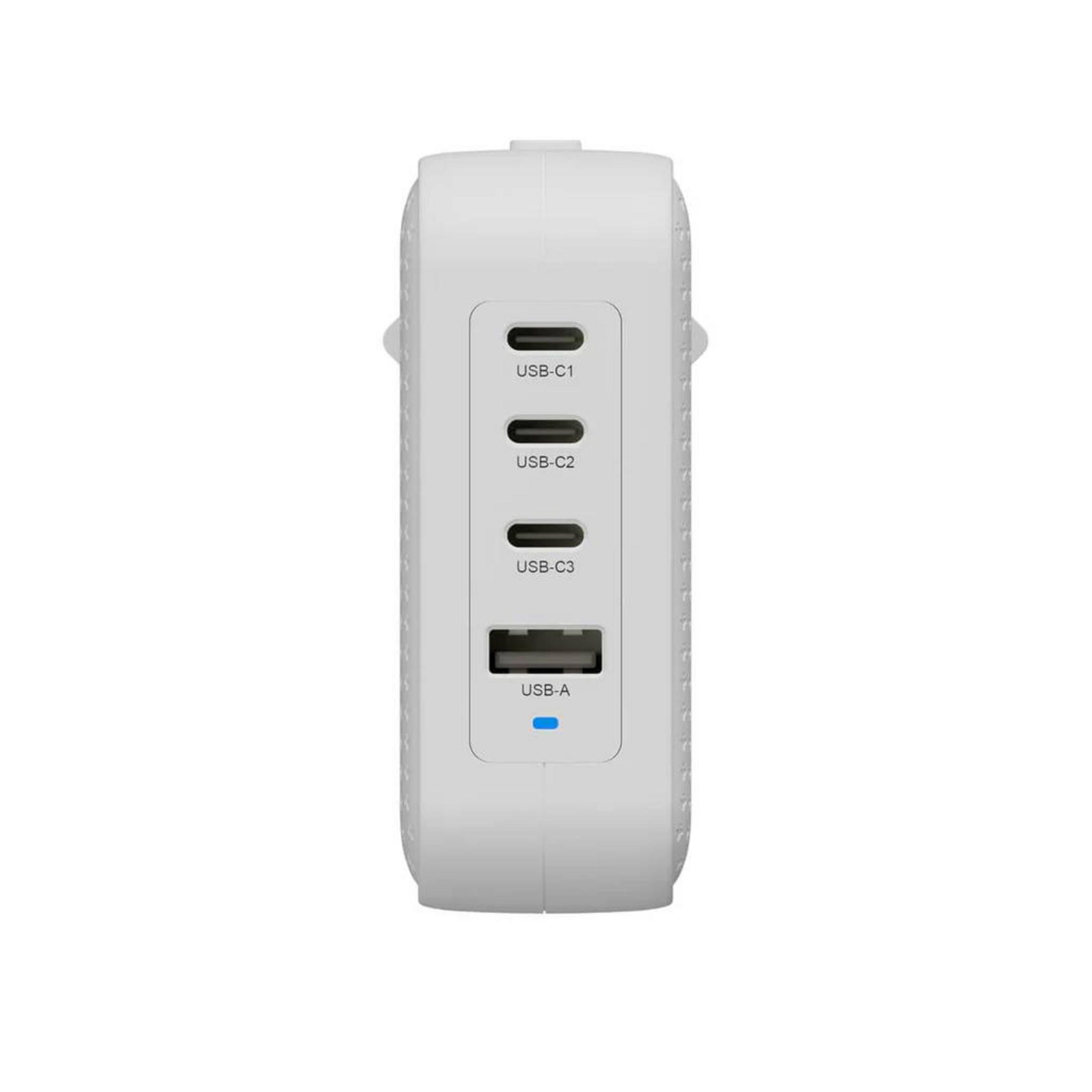 Adaptador de corriente blanco con 3 puertos USB-C y 1 puerto USB-A.