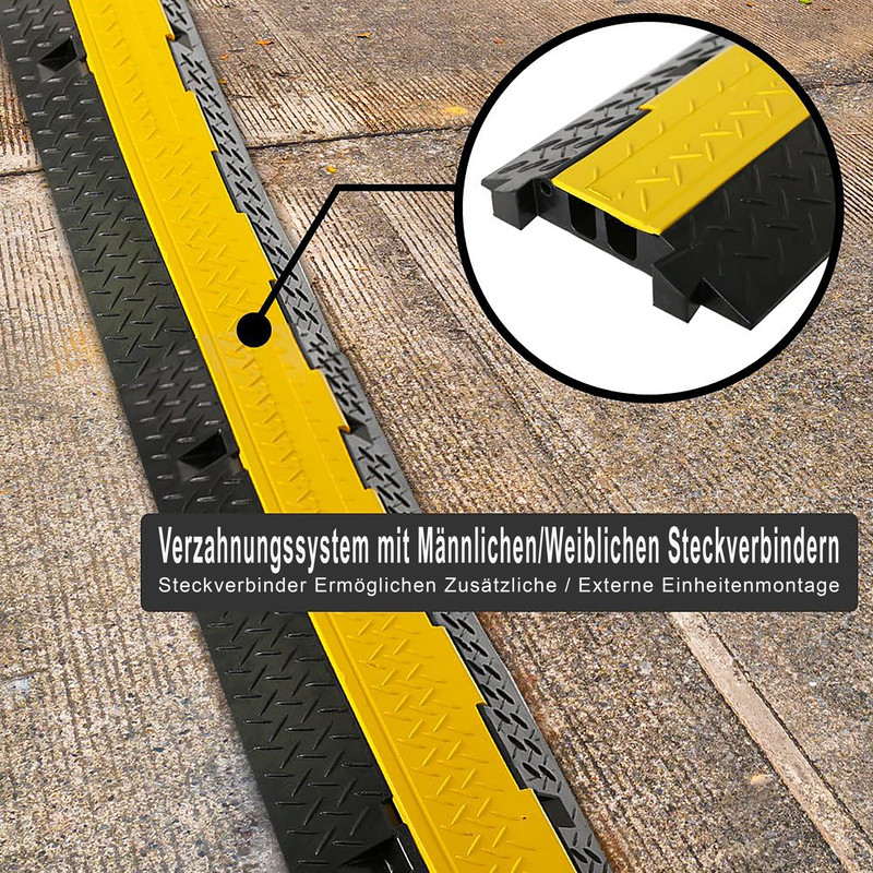 Schwarzer Kabelschutz mit gelben Akzenten auf Beton.