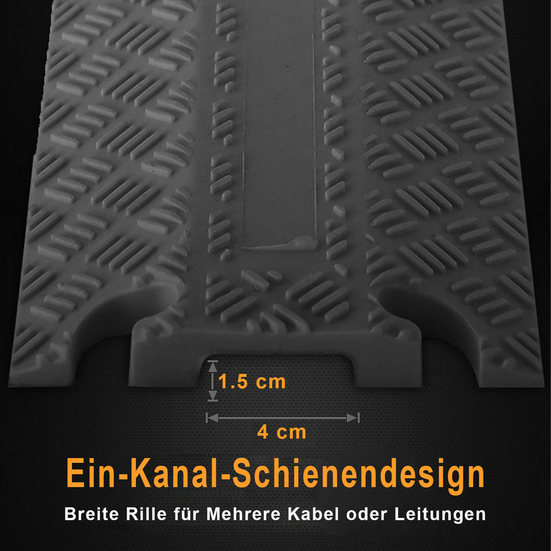 Grauer Kabelkanal mit Rillenmuster. Maße: 1,5 cm Höhe, 4 cm Breite.