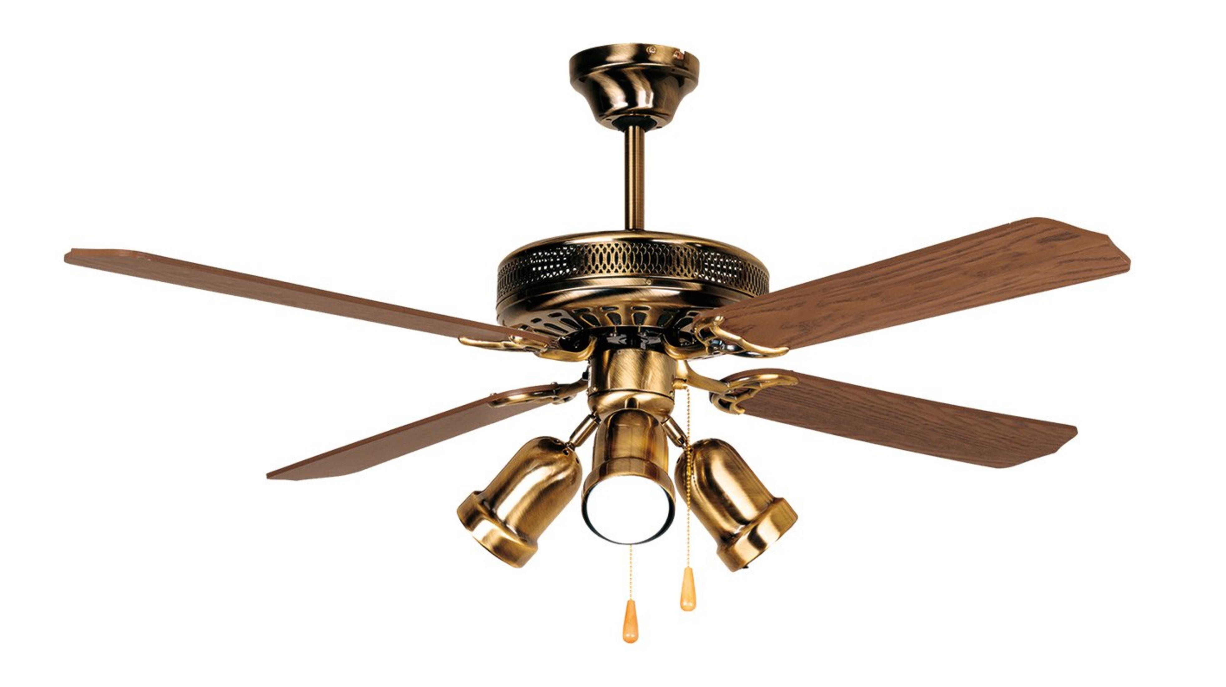 Ventilatore da soffitto con pale in legno e corpo in ottone.