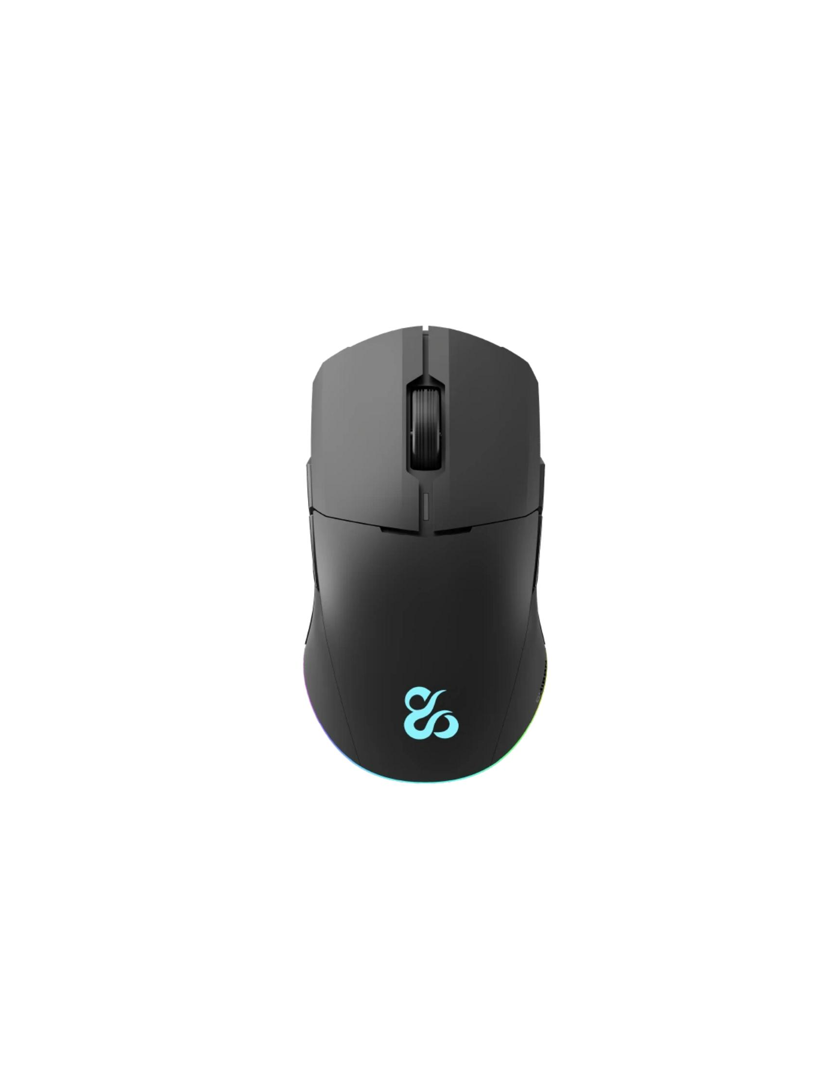 Mouse nero per computer con rotellina e logo illuminato. Su sfondo bianco.
