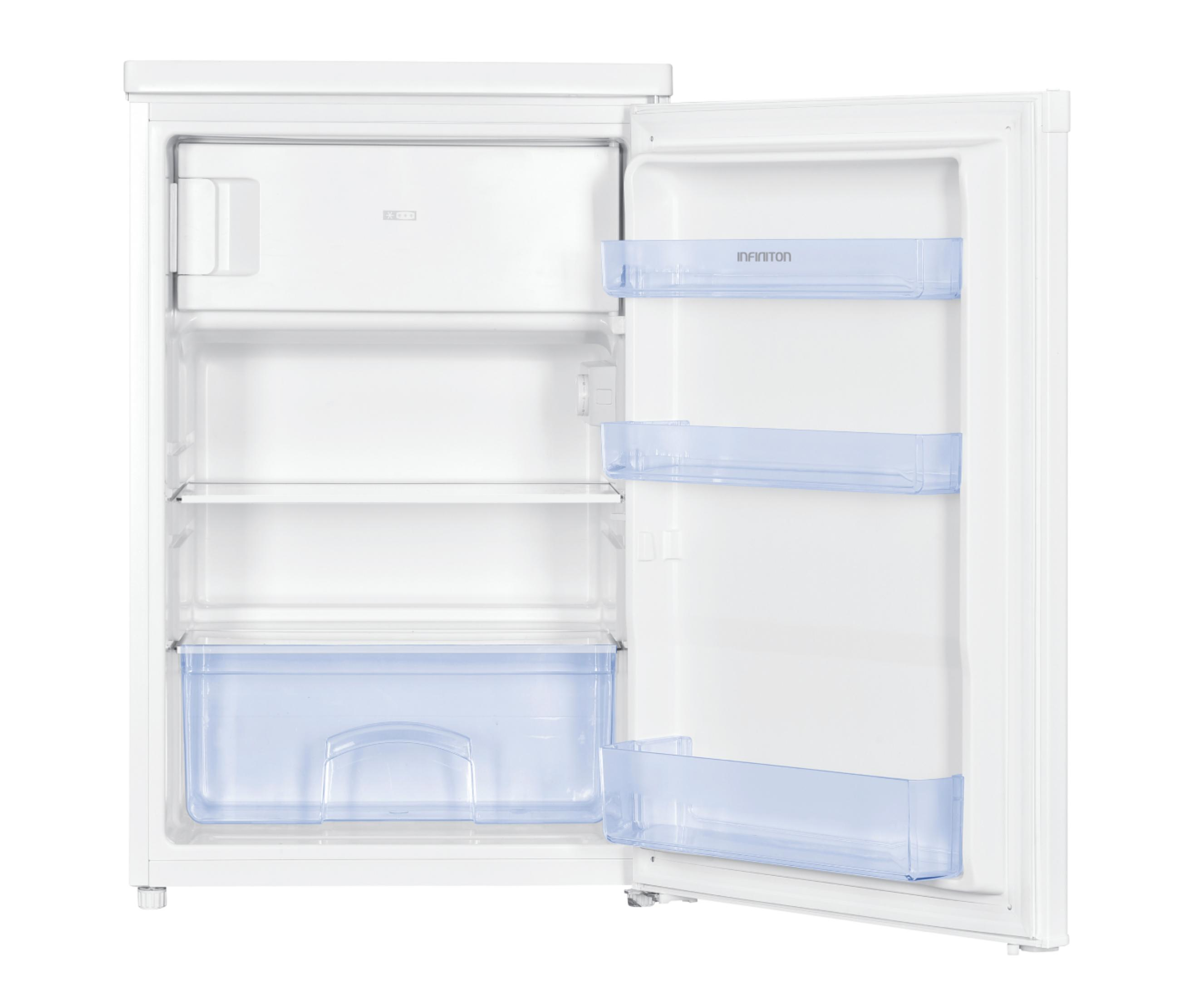 Un refrigerador blanco con la puerta abierta. Se ven estantes y un cajón dentro.