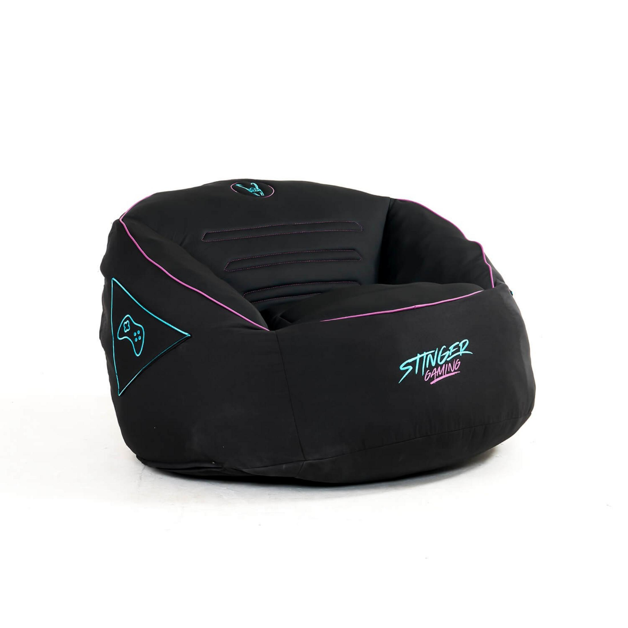 Puf negro para gaming con acentos de neón y logo.