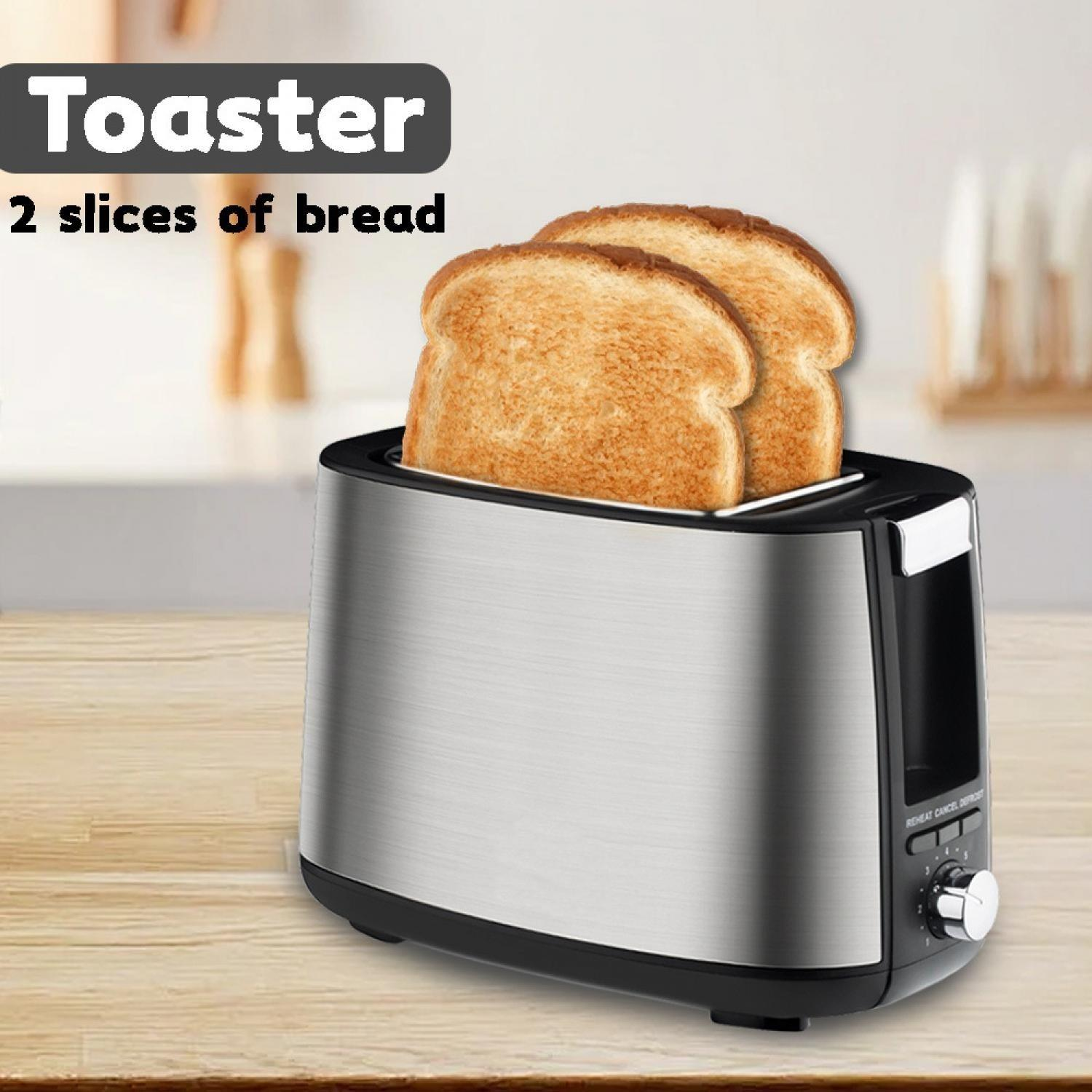 Ein silberner Toaster mit zwei Scheiben Toastbrot, auf einem Holztisch.