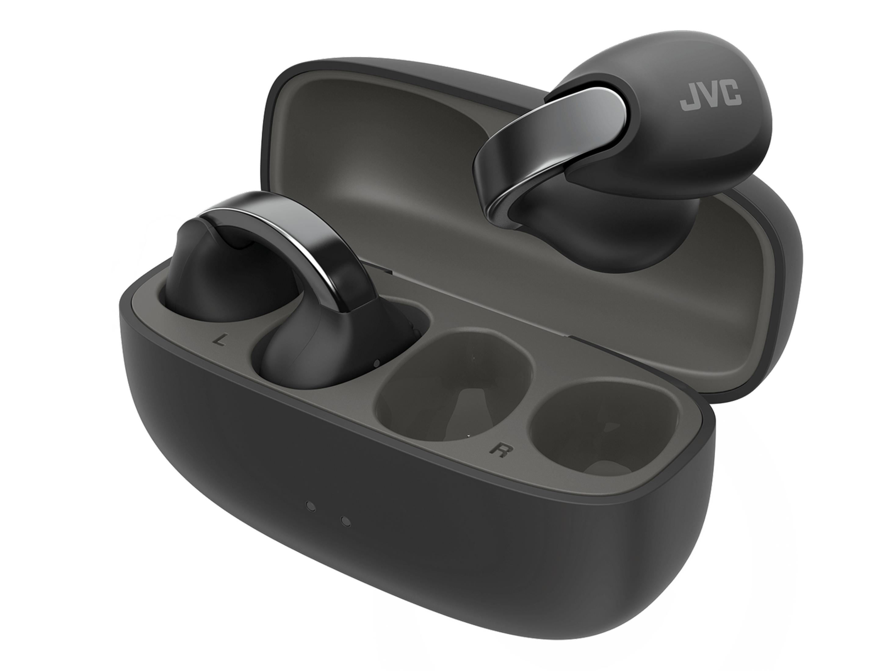 Custodia nera per auricolari JVC con due auricolari, uno nella custodia, uno rimosso.