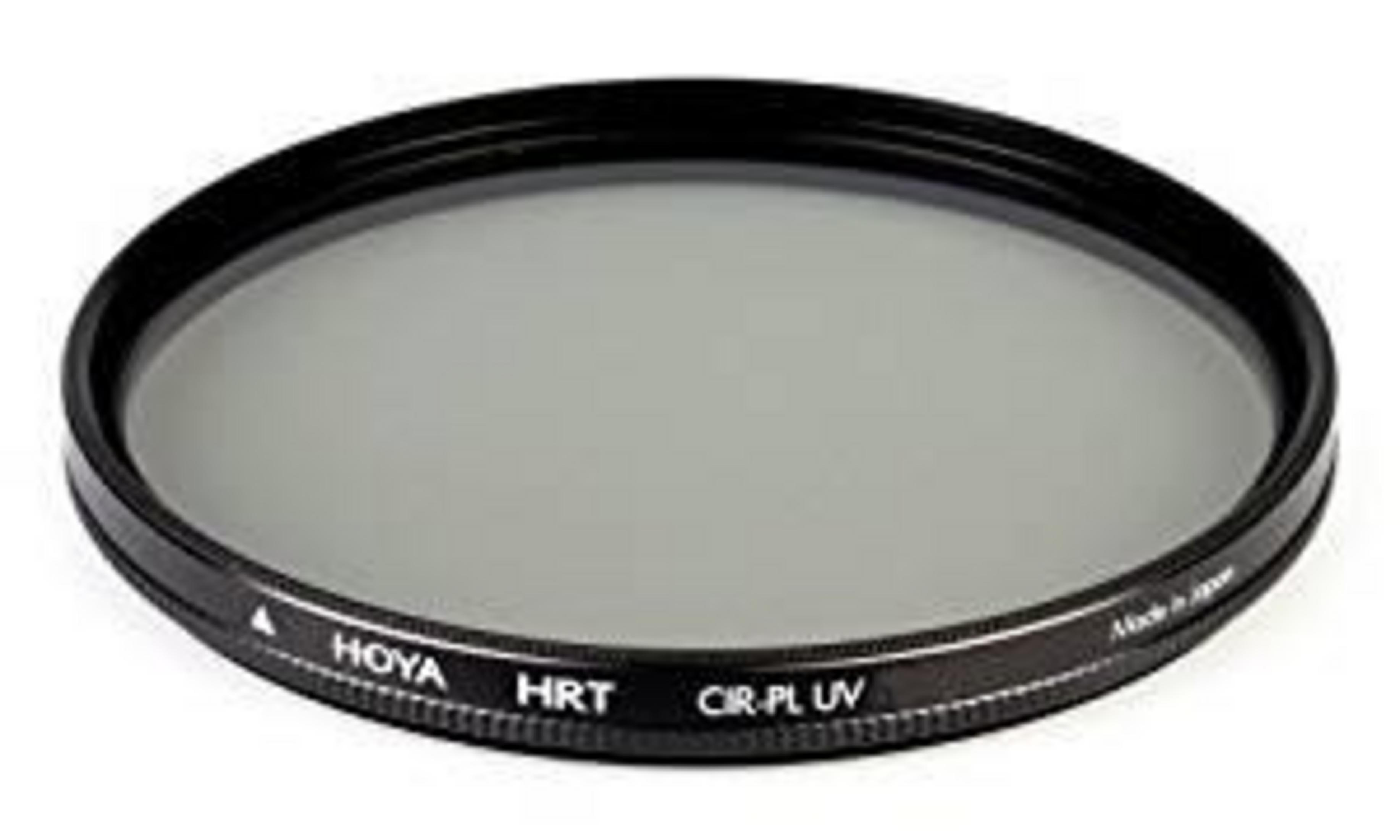 Ein grauer Hoya HRT CIR-PL UV Filter auf weißem Hintergrund.