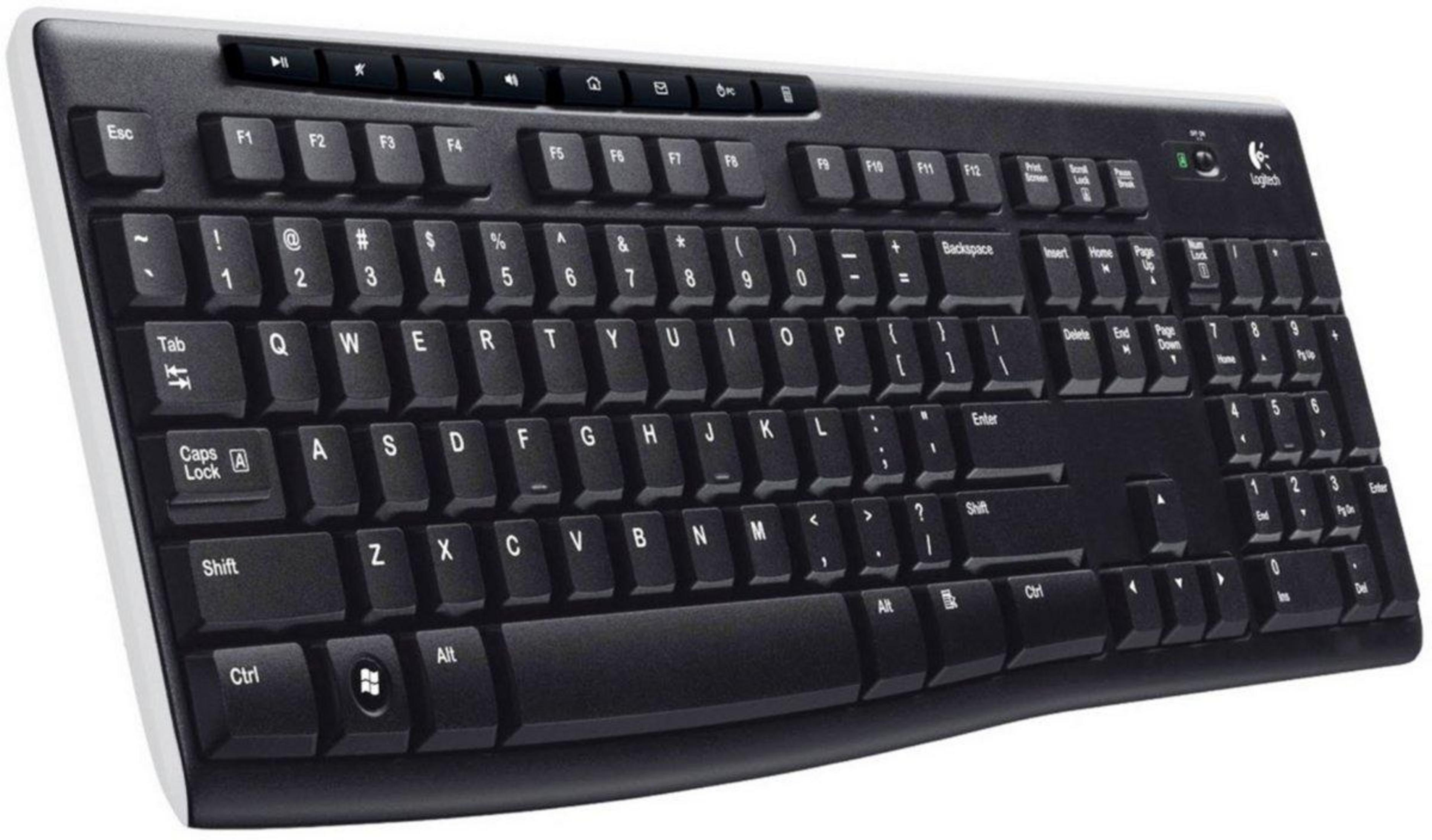 Un teclado Logitech negro con etiquetas de teclas blancas, aislado sobre fondo blanco.