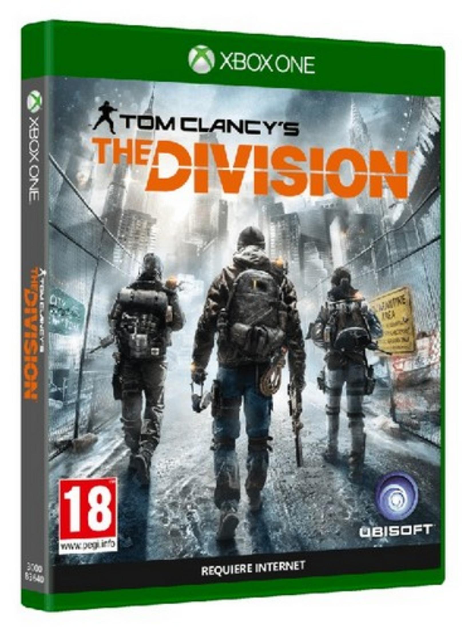 Okładka gry Xbox One: Trzy postacie w strojach taktycznych idą ulicą.