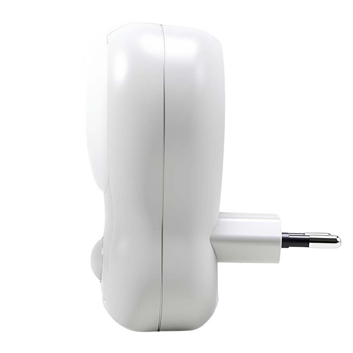 Un adaptador de enchufe blanco con clavijas, mostrado de lado en perfil.