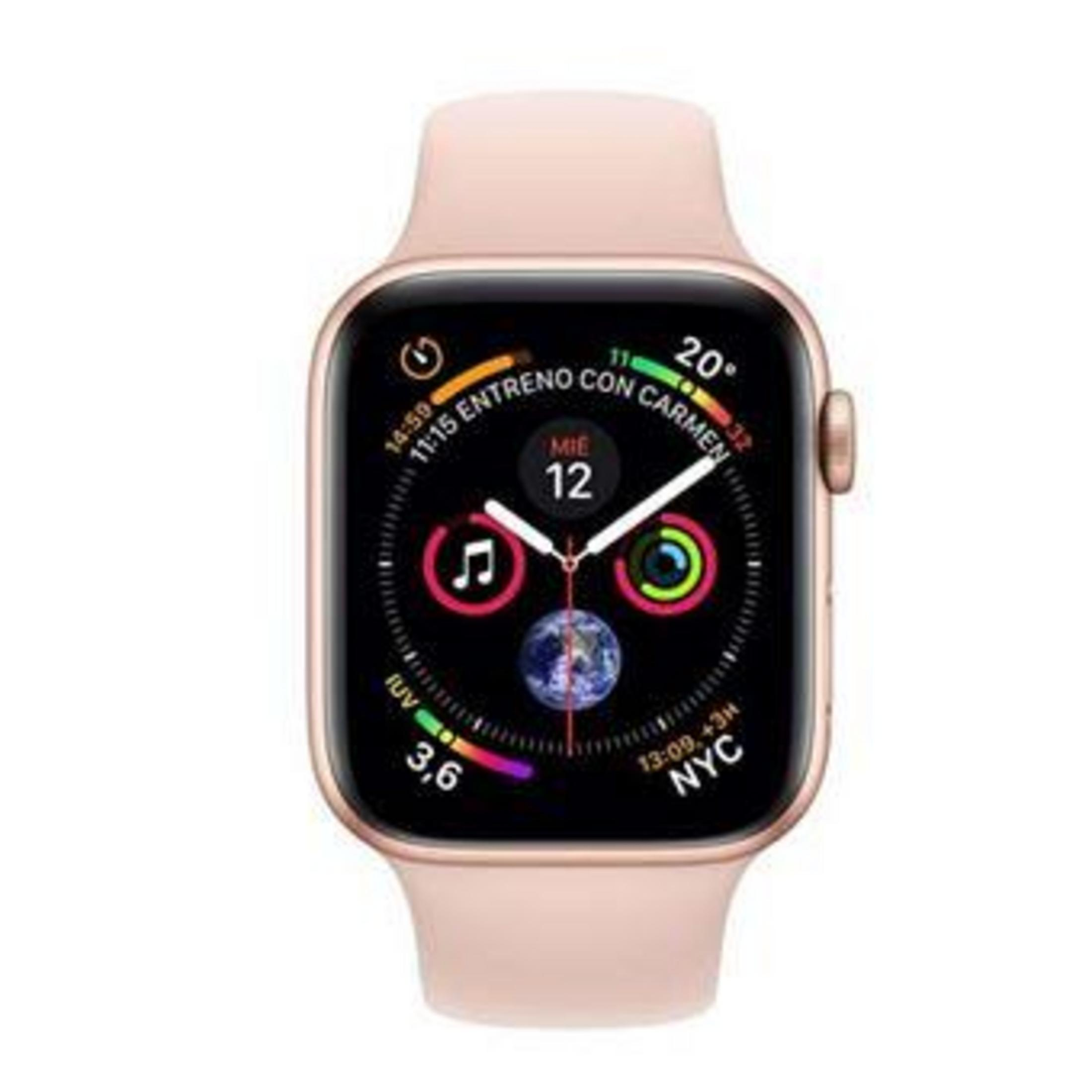 Uno smartwatch oro rosa con cinturino rosa. Il quadrante mostra ora e dati meteo.