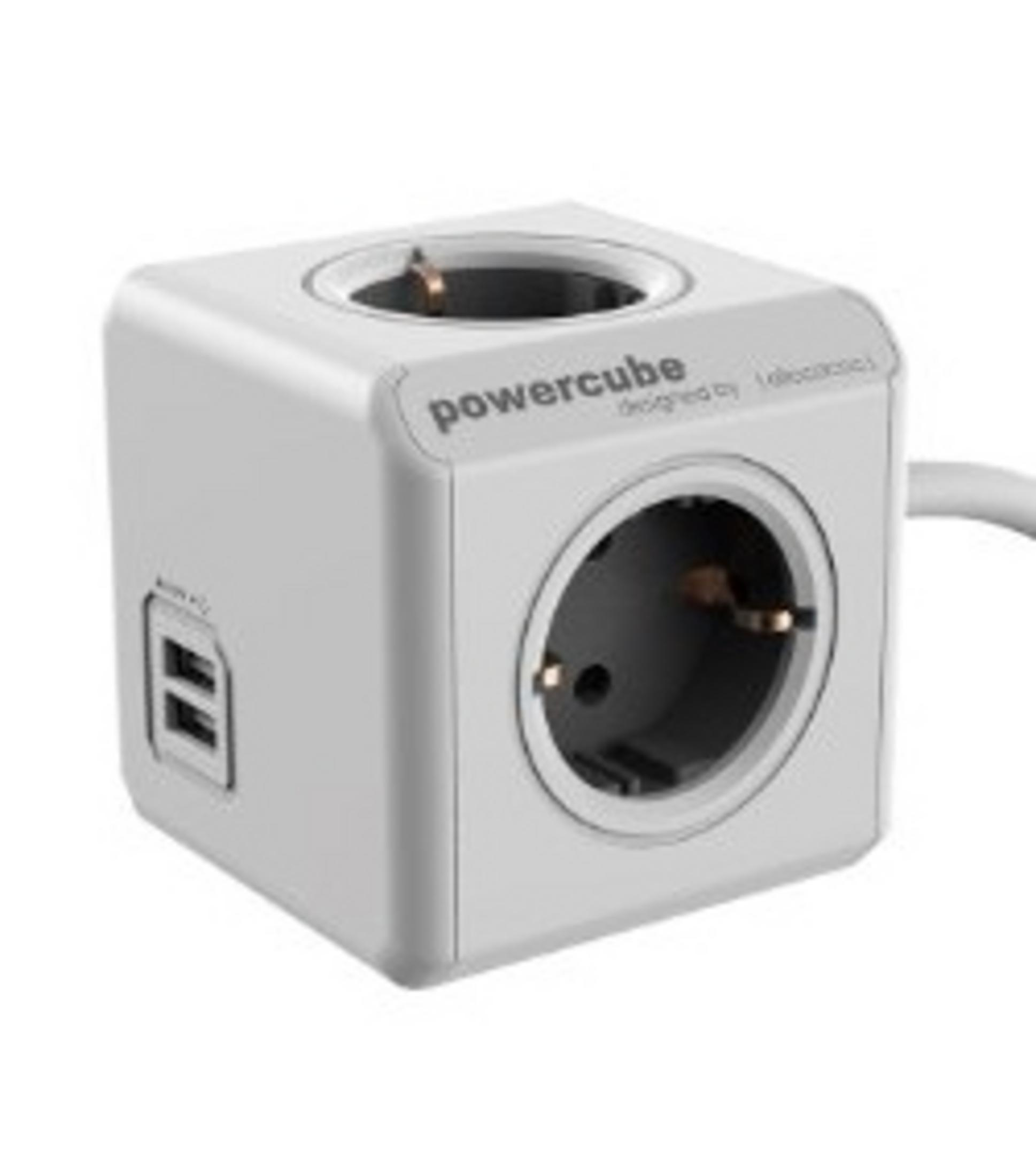 Ein weier Powercube mit Steckdosen und USB-Anschlssen auf weiem Hintergrund.