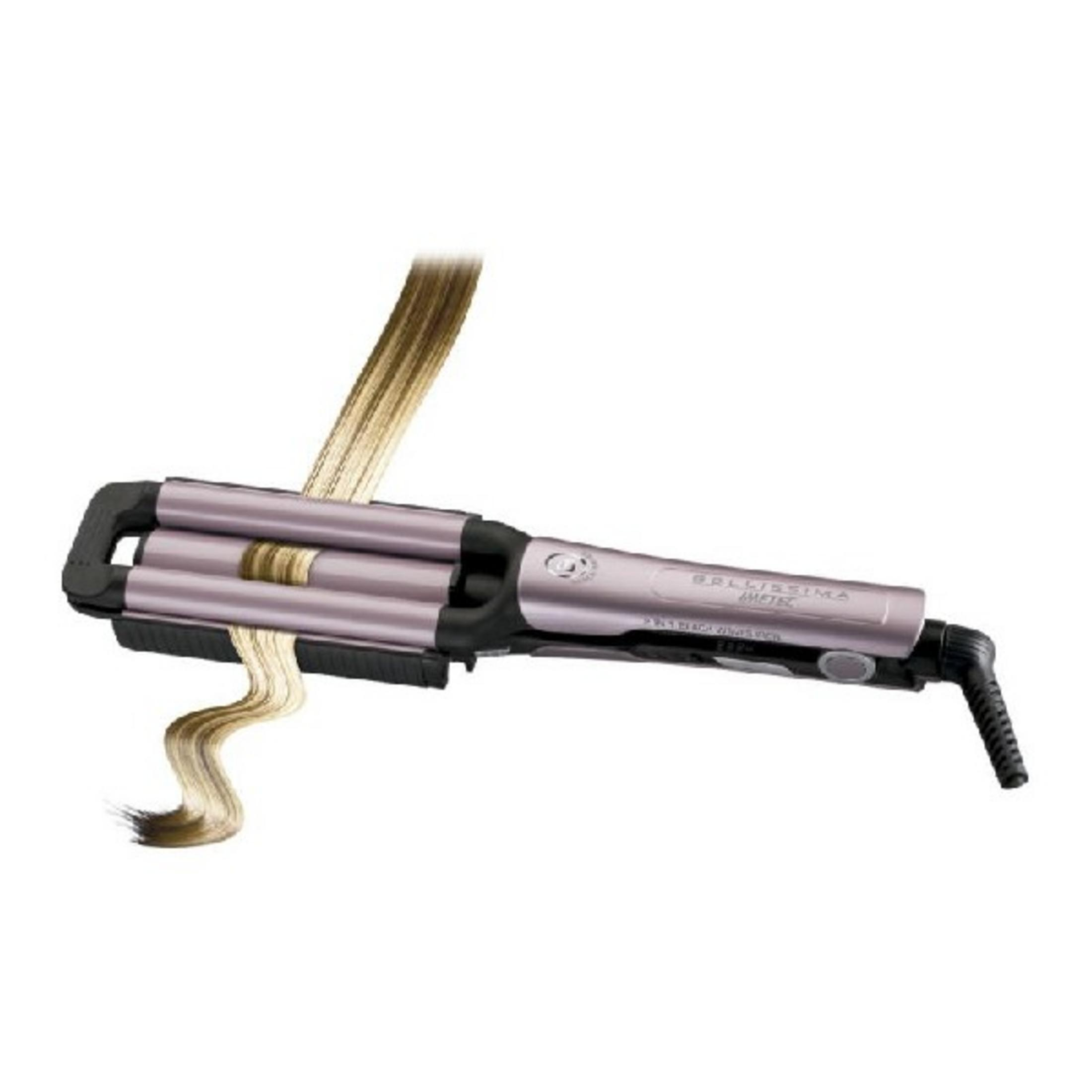 Una piastra per capelli rosa a tre cilindri con capelli biondi.