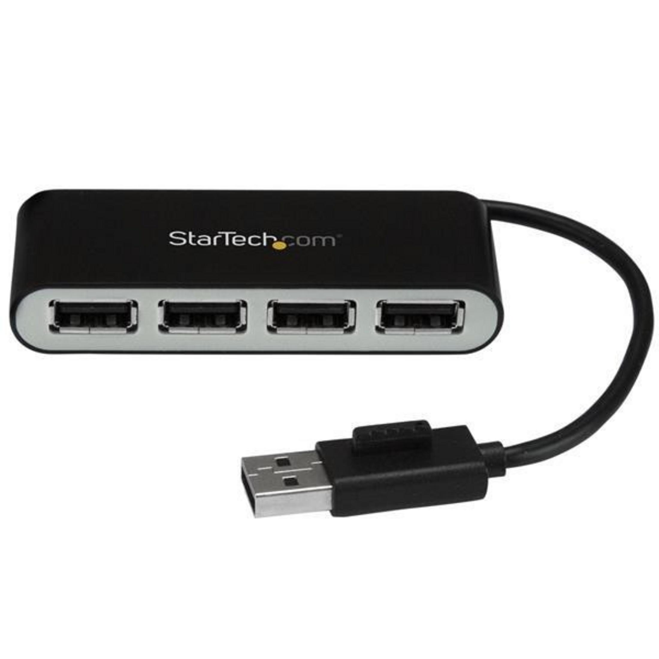 Hub USB nero con quattro porte e un cavo USB collegato.
