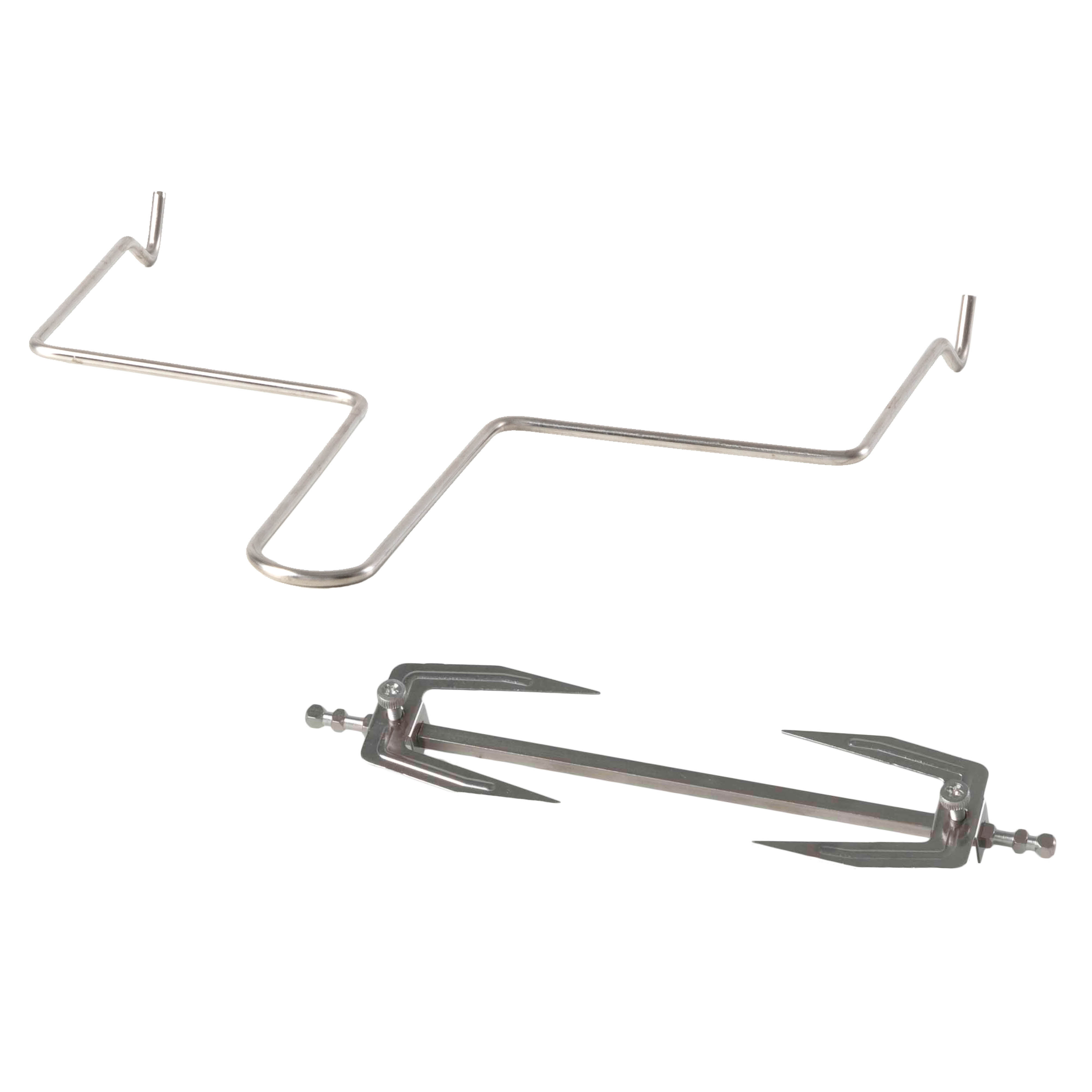 Twee metalen braadspitten op witte achtergrond.