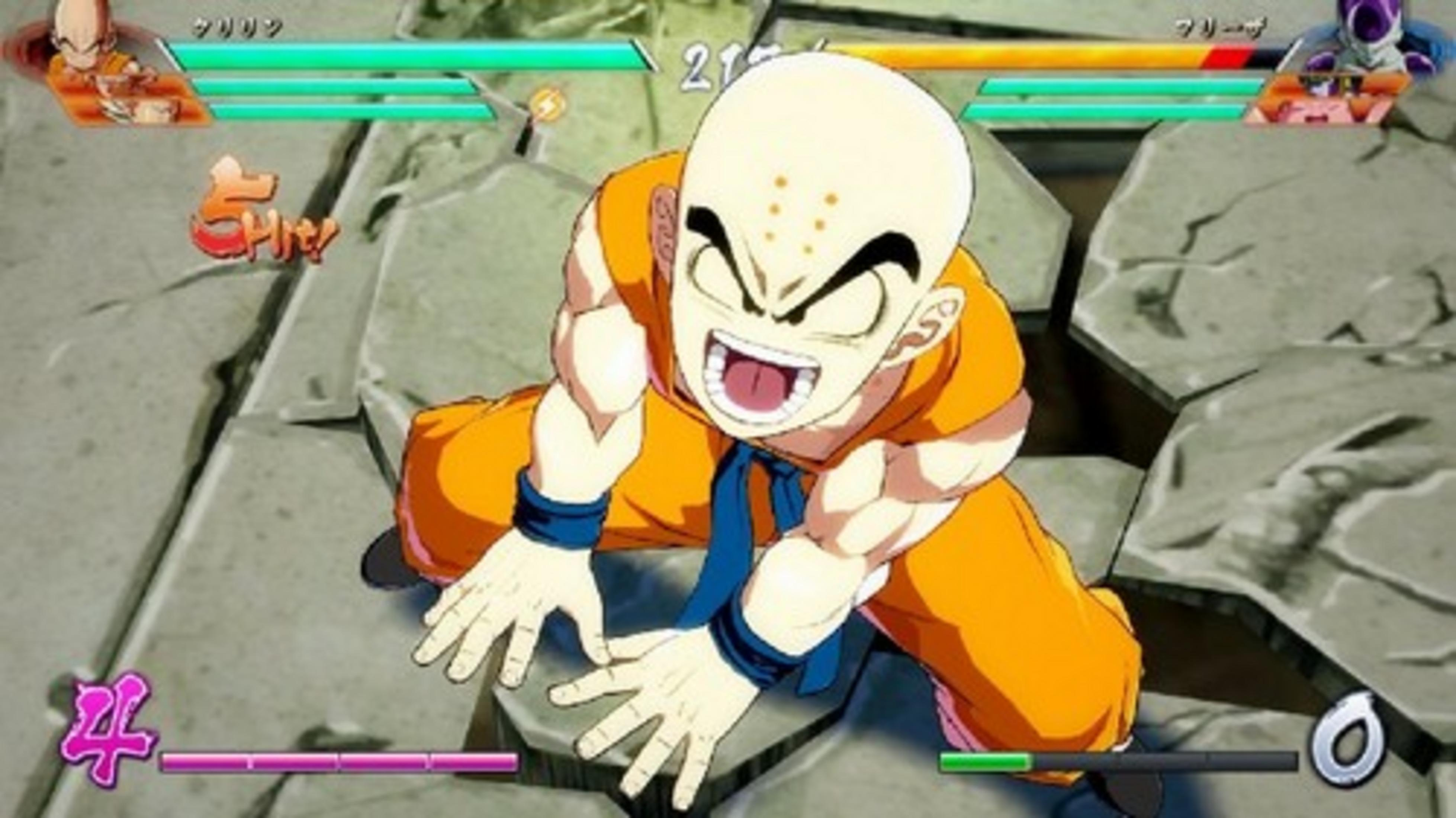 Krillin con un gi arancione si inginocchia su un terreno roccioso in un picchiaduro.