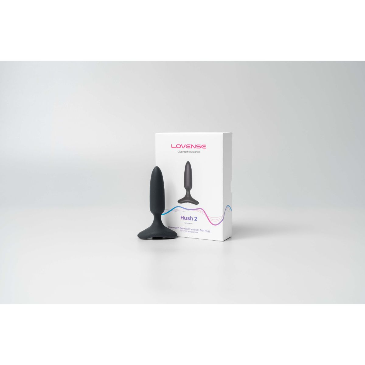 Czarny dildo analny obok pudełka Lovense Hush 2.