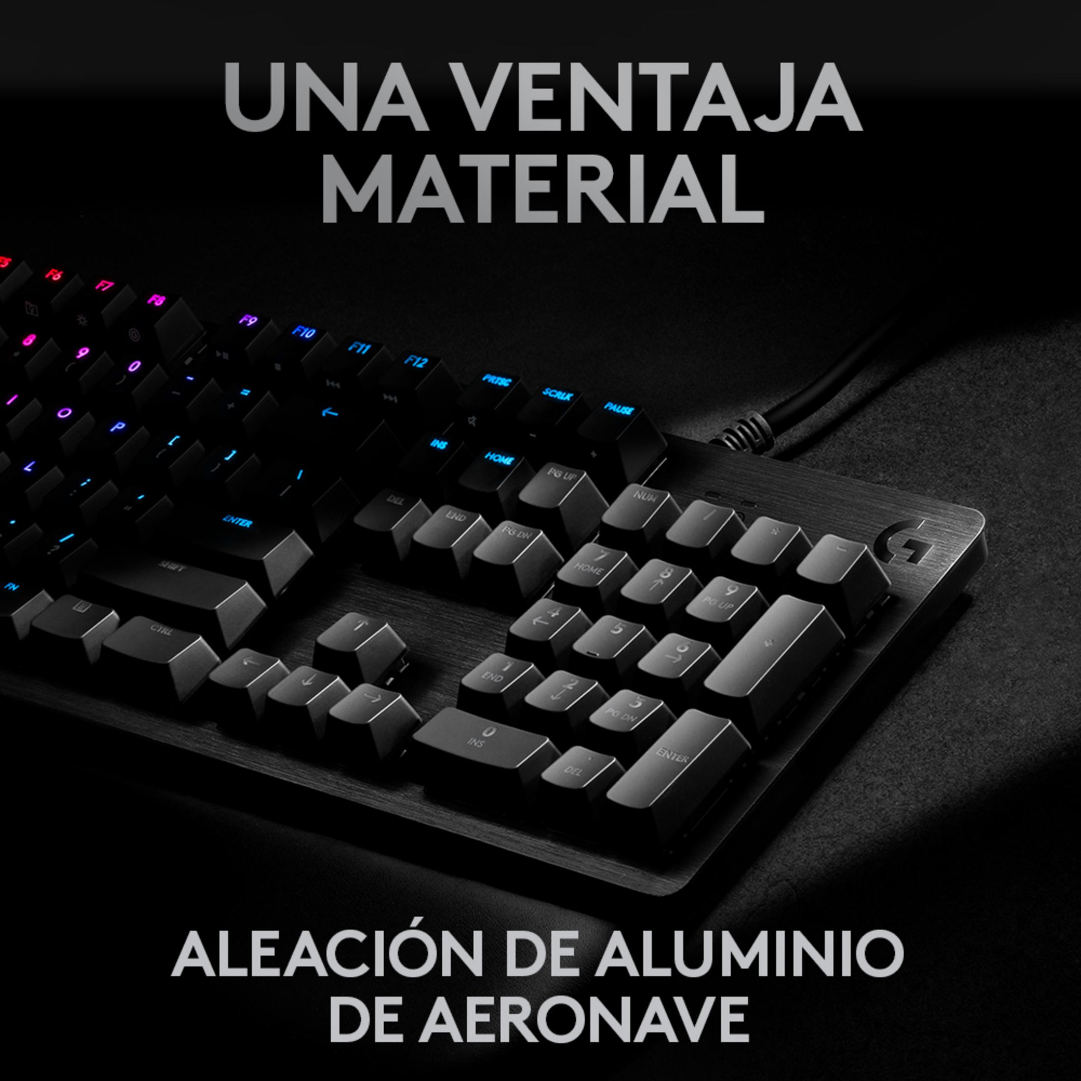 Primo piano di una tastiera gaming nera con tasti illuminati e testo.