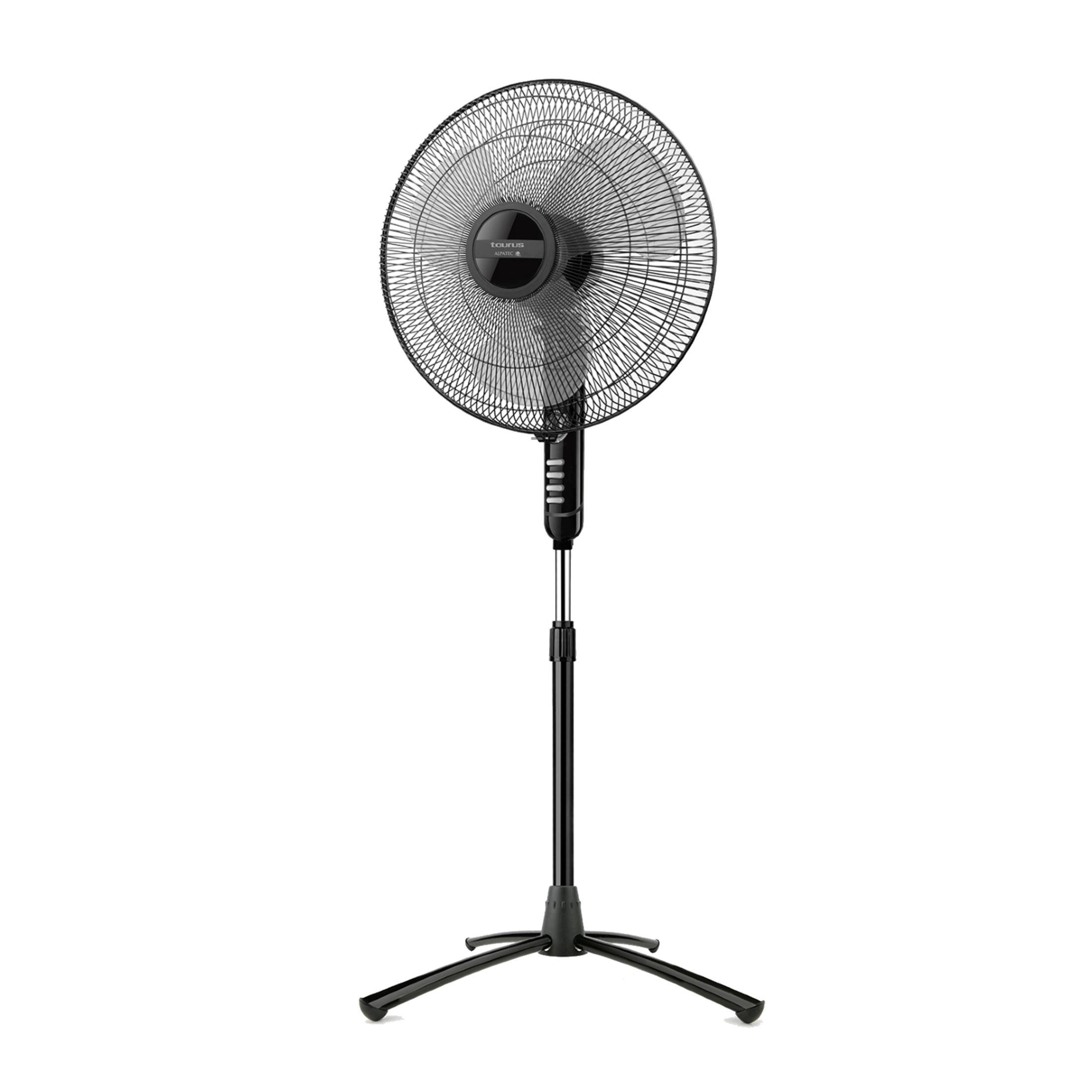 Un ventilatore a piedistallo nero oscillante con griglia metallica rotonda e tre pale.