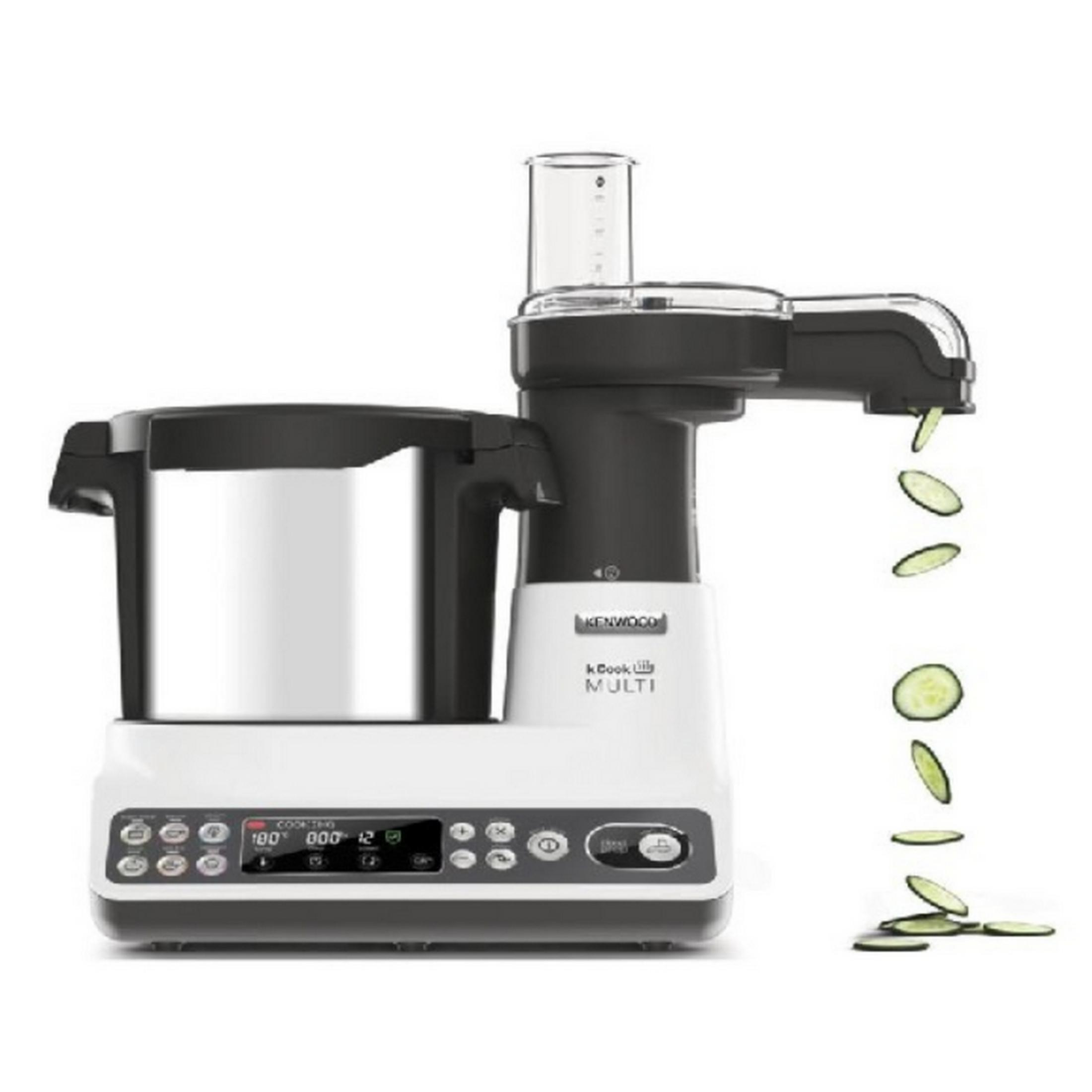 Procesador de alimentos Kenwood cortando pepino. Las rodajas caen del accesorio.
