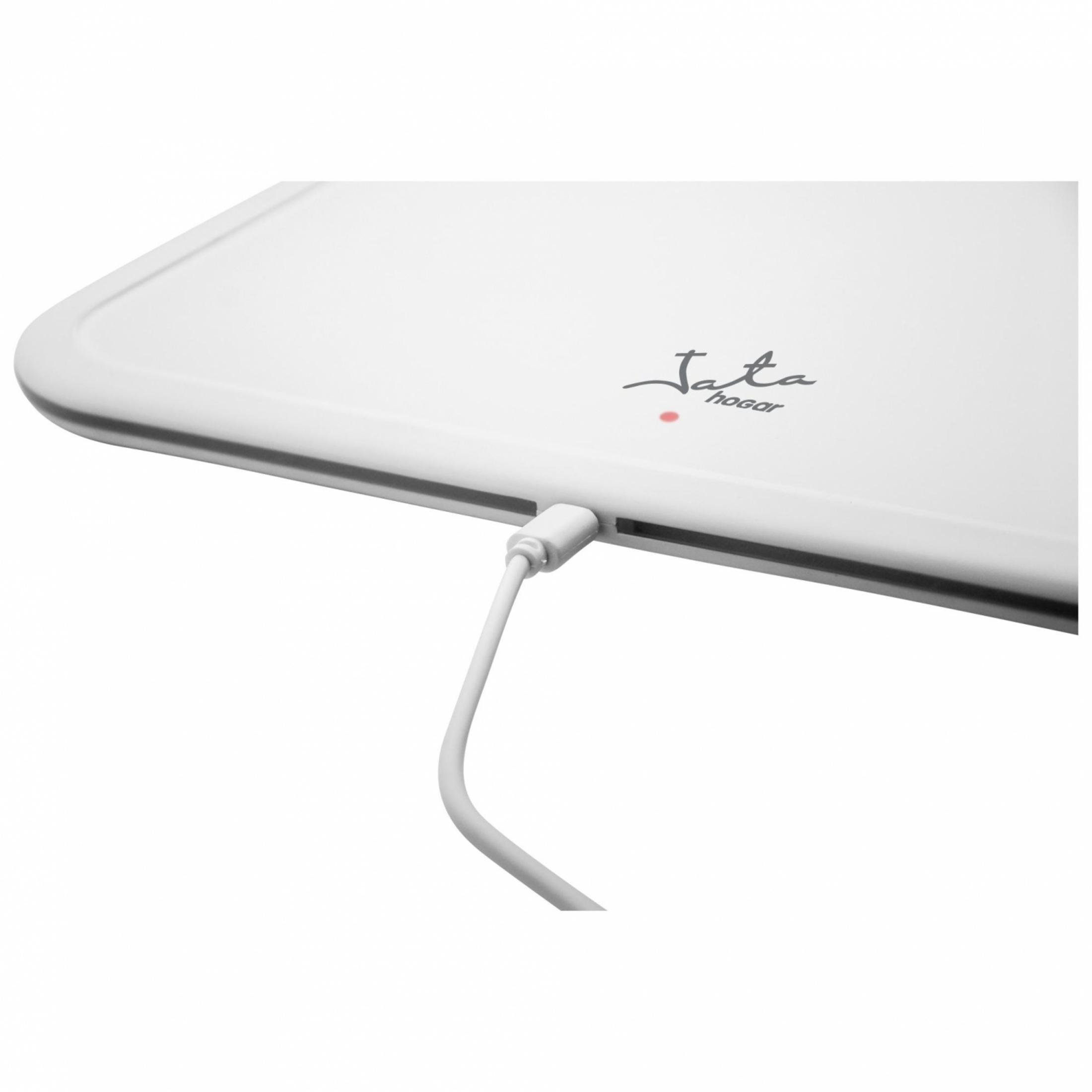 Un dispositivo blanco con un cable blanco enchufado y el logo 'Jata hogar'.