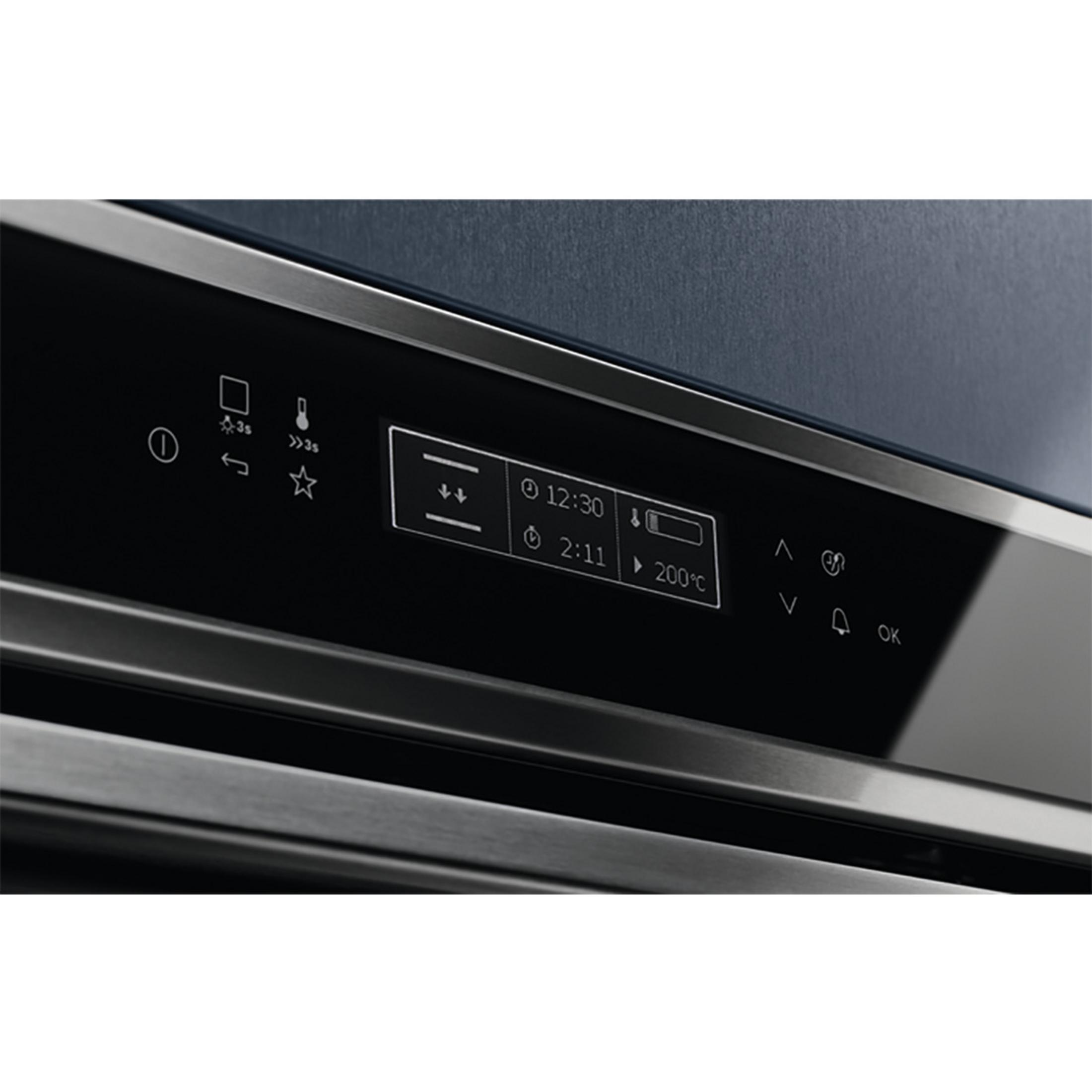 Pantalla digital de horno mostrando hora, temporizador y temperatura.