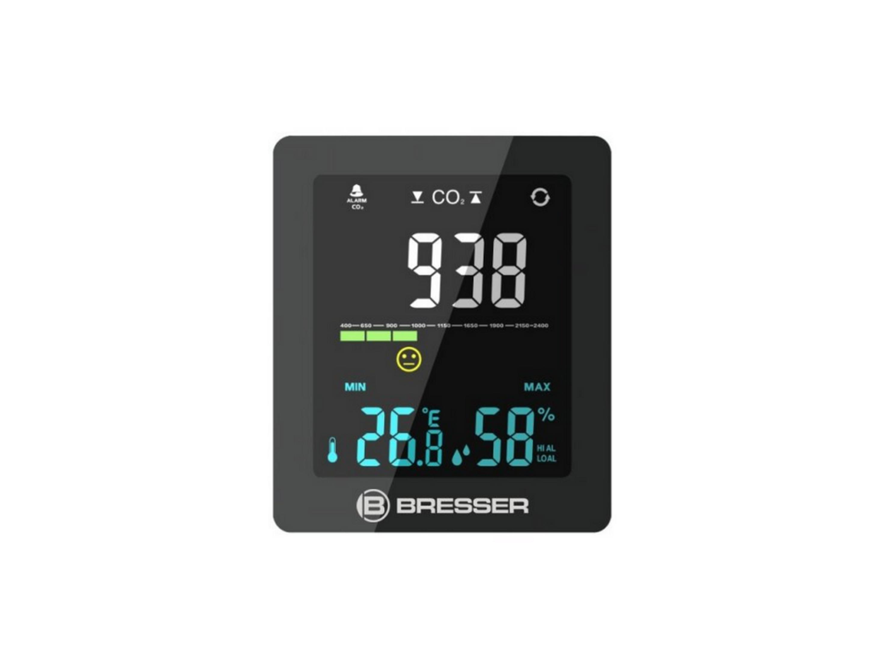 Bresser CO2-Messgerät zeigt 938 ppm, 26.8°C und 58% Luftfeuchtigkeit an.