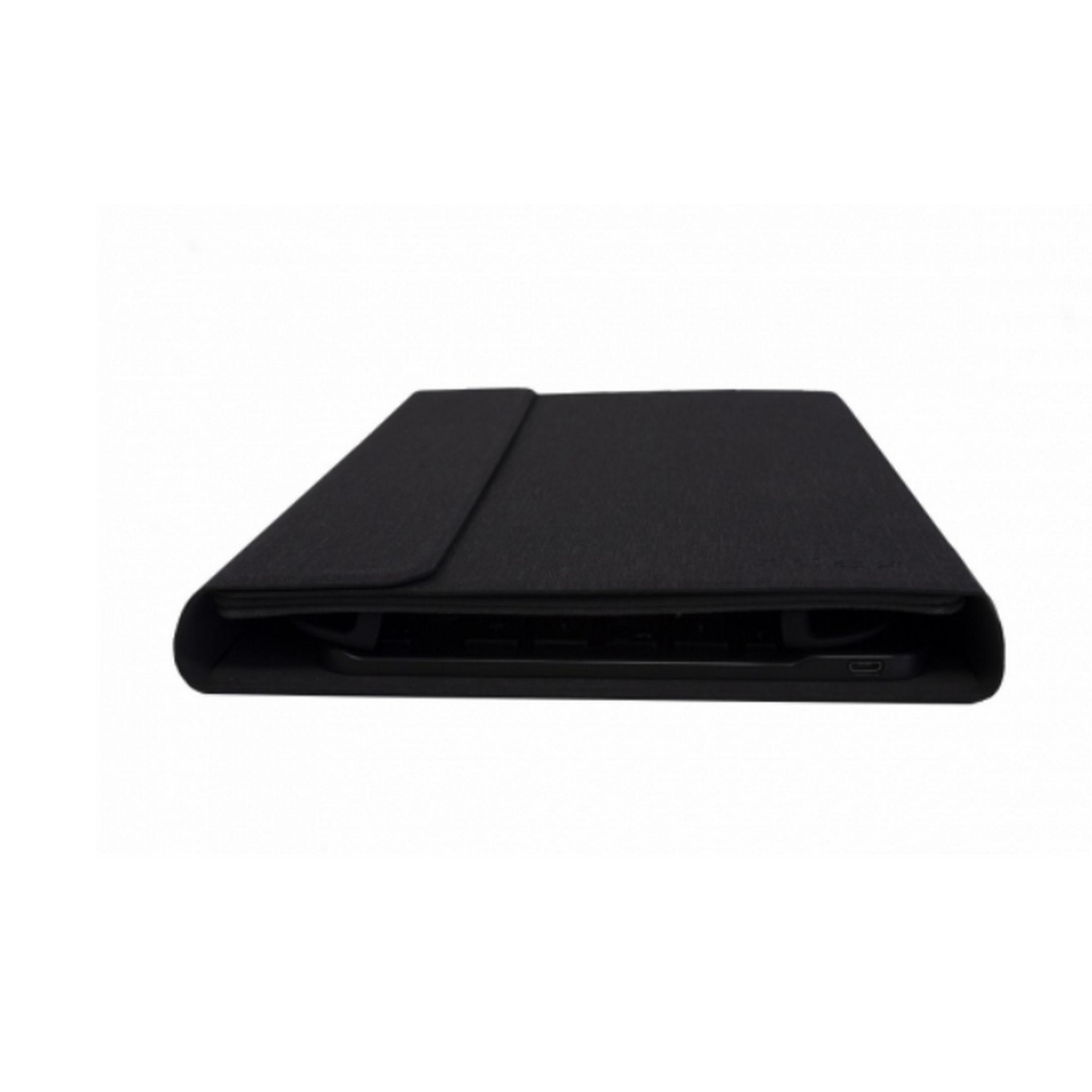 Una funda negra para tableta, vista de lado y cerrada. Se aprecia la textura.