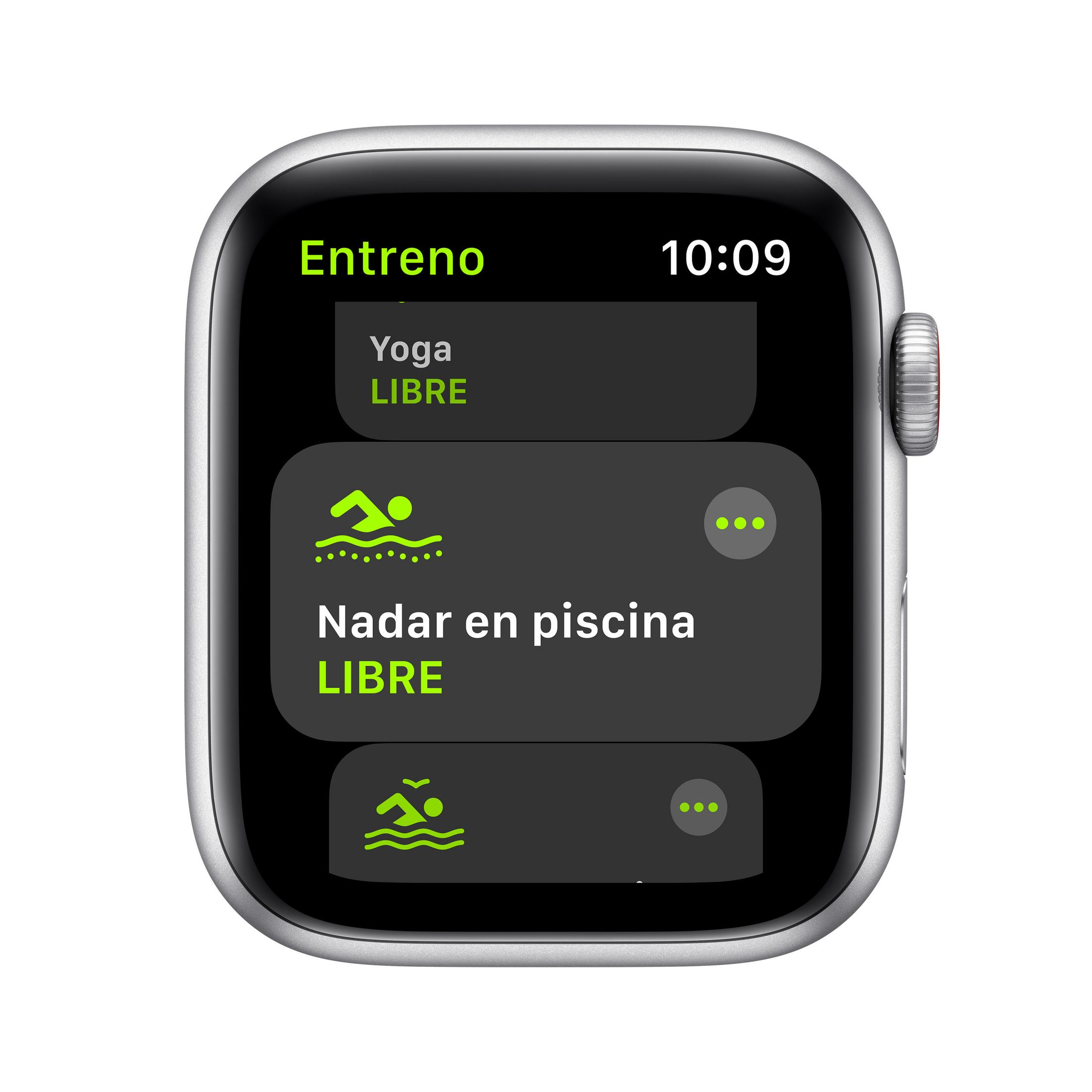 Un smartwatch muestra pantalla de entrenamiento con Yoga y Natación.