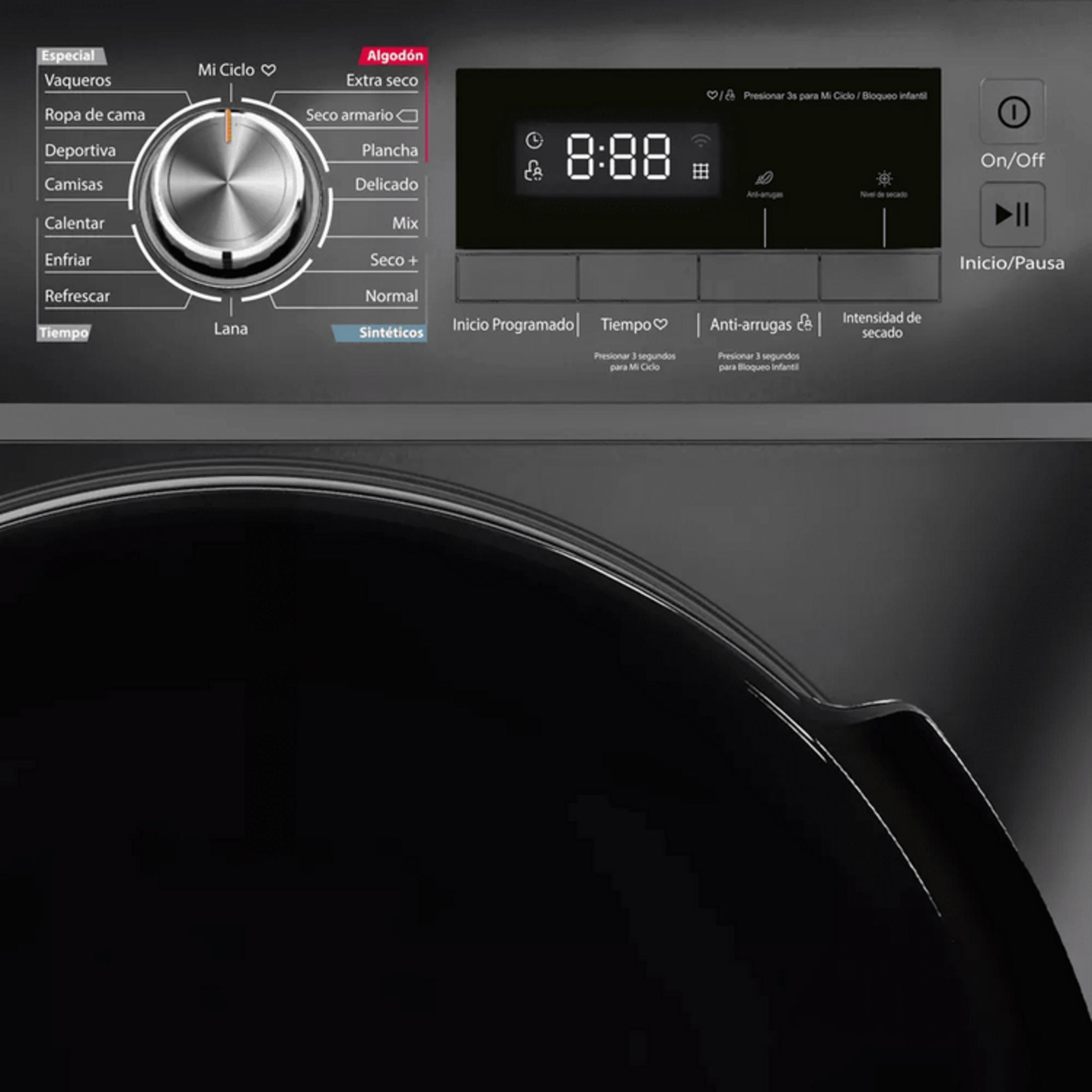 Panel de control de lavadora con dial de programa, pantalla digital y botones.