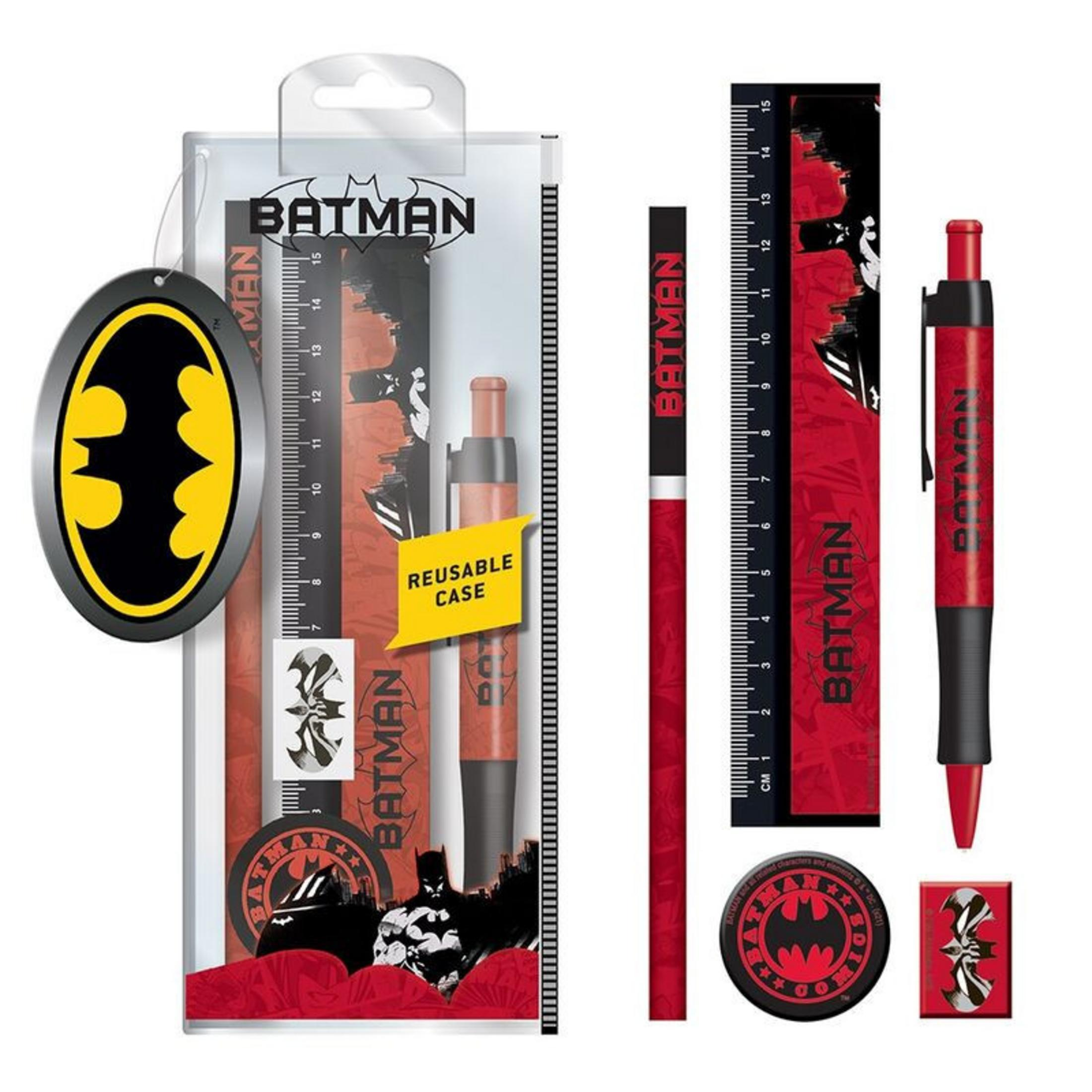 Set de papelería de Batman con regla, bolígrafo y pegatinas en rojo, negro y amarillo.