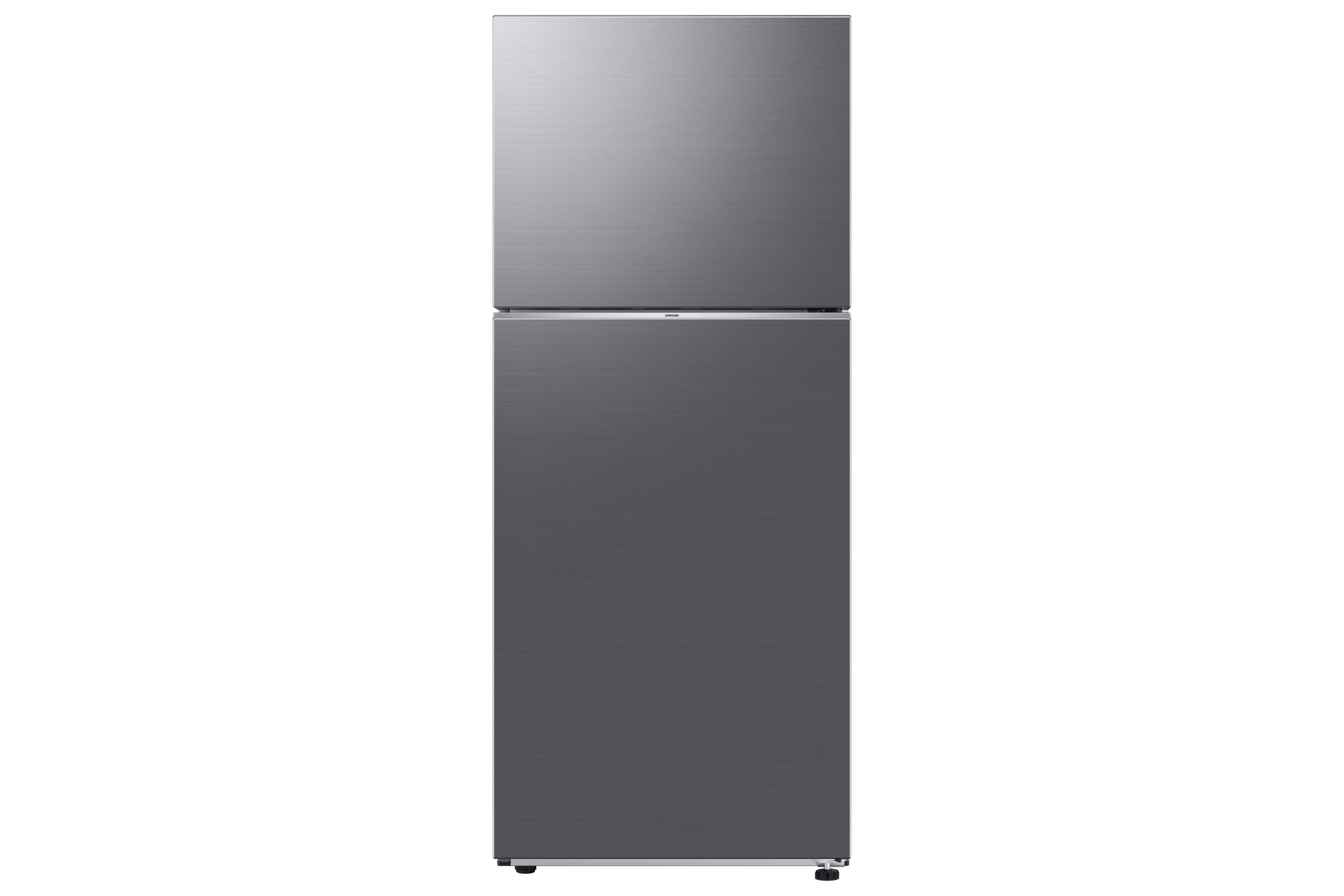 Un refrigerador plateado de dos puertas con congelador arriba, sobre fondo blanco.