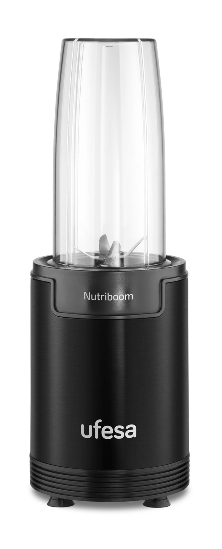 Un frullatore Nutriboom nero con bicchiere trasparente e lame argentate. Il logo Ufesa è sulla base.