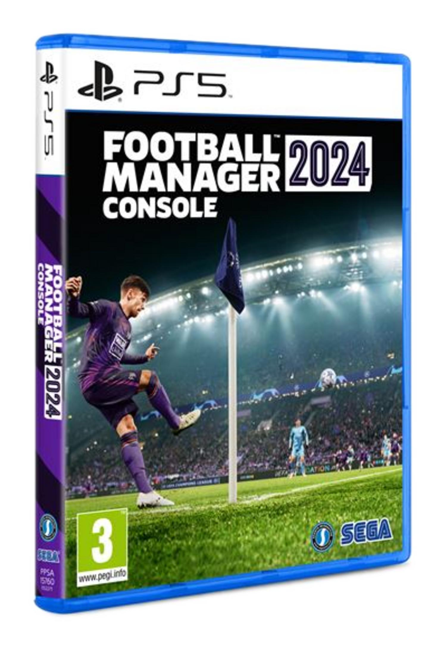 Custodia del gioco PS5 Football Manager 2024. Giocatore in divisa viola calcia pallone.