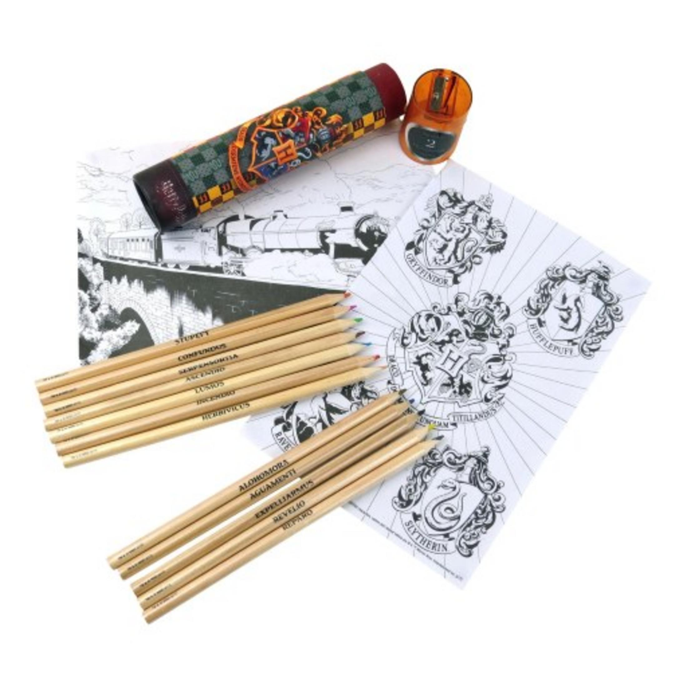 Set de colorear Harry Potter con lápices, goma, sacapuntas y páginas para colorear.