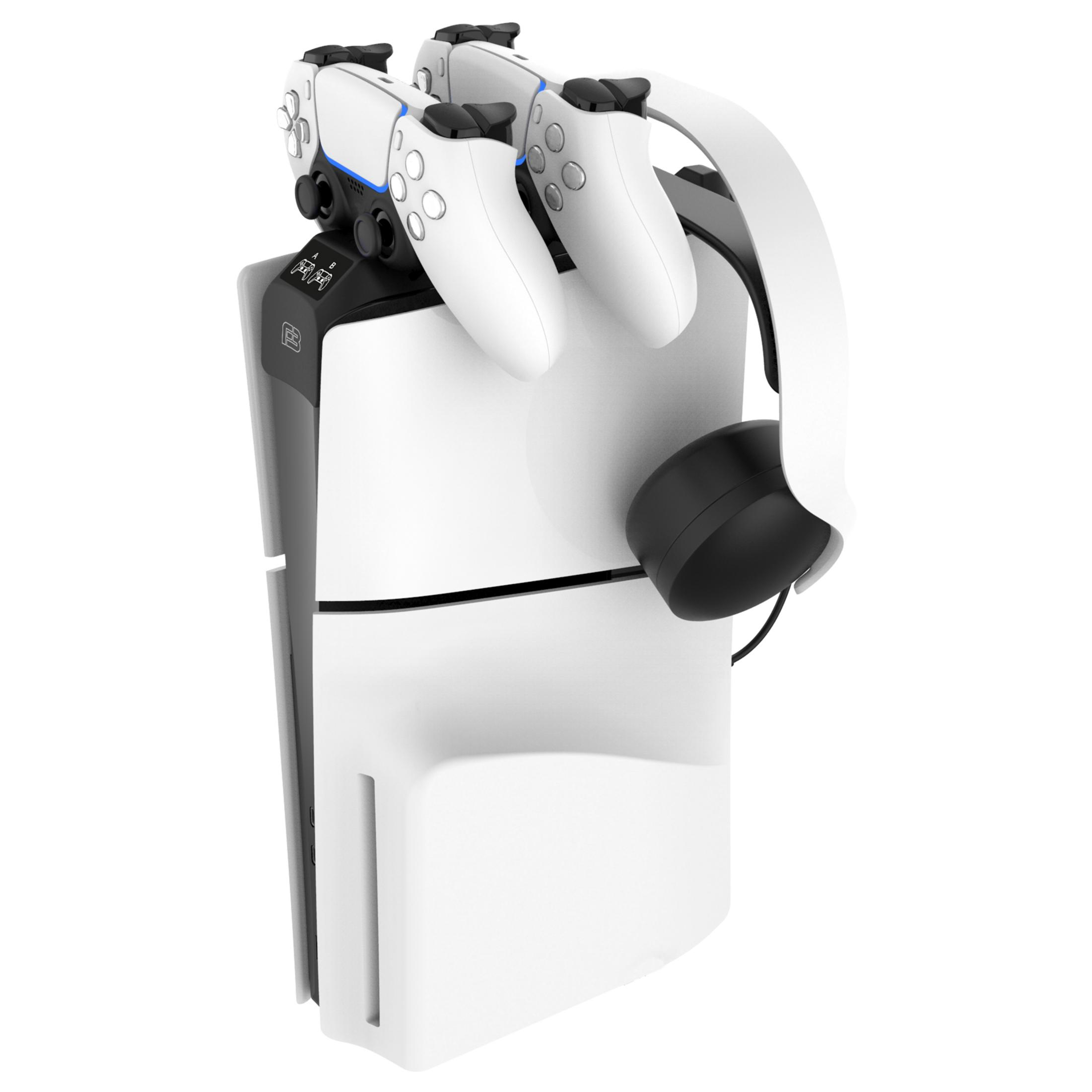 Soporte blanco para mando de videojuegos con dos mandos y auriculares.