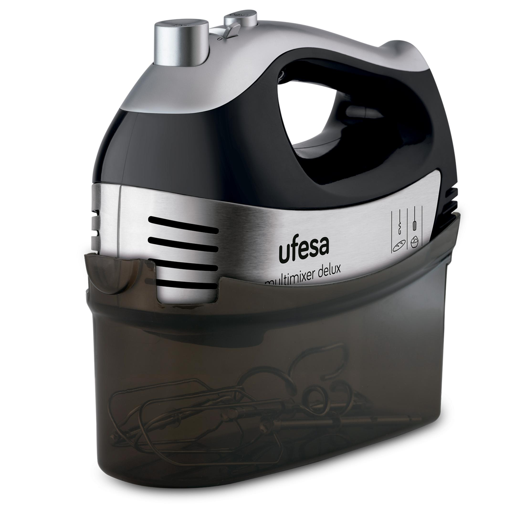 Un mixer a mano nero con accenti argentati e contenitore trasparente con fruste.