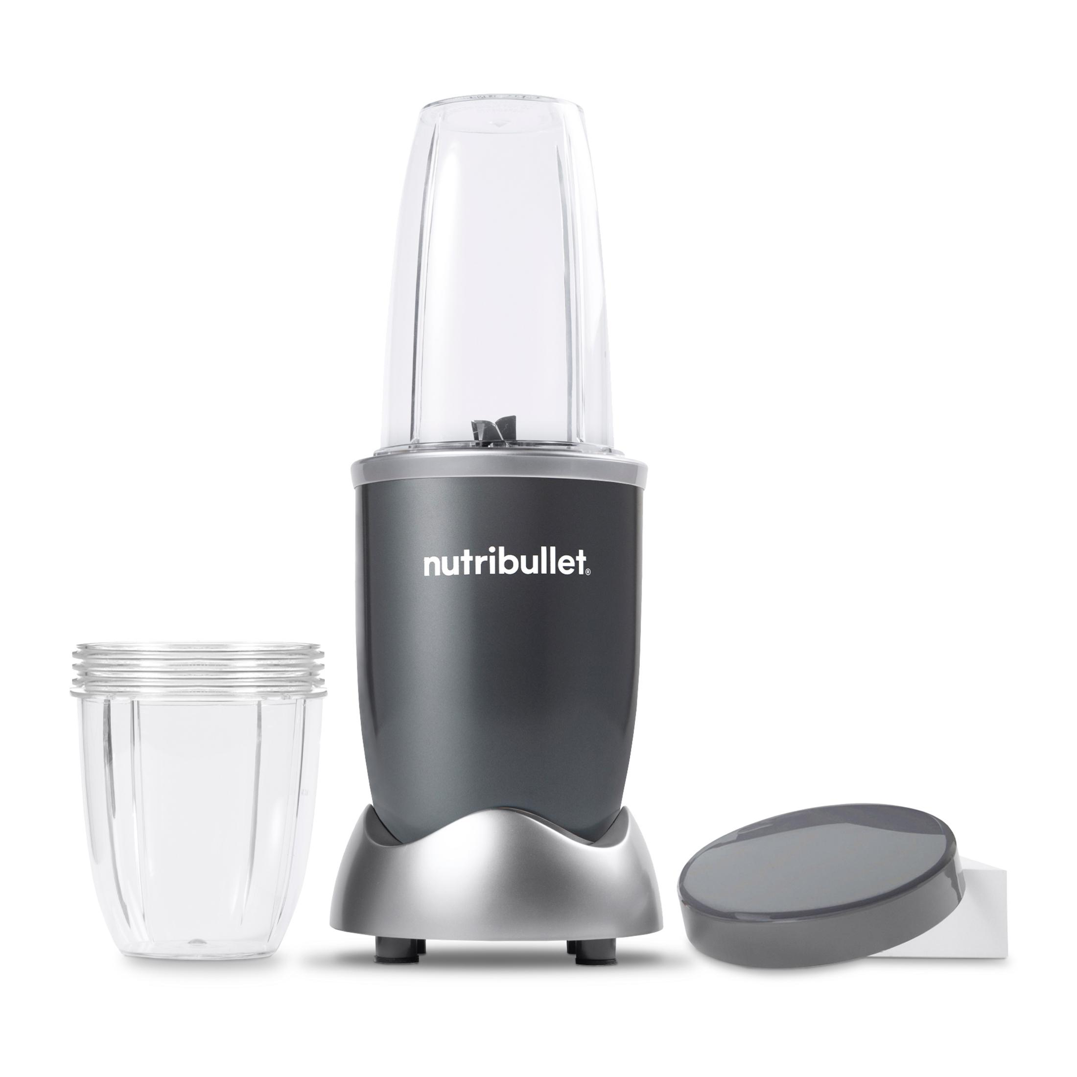 Frullatore Nutribullet grigio con tazza e coperchio mostrati separatamente.