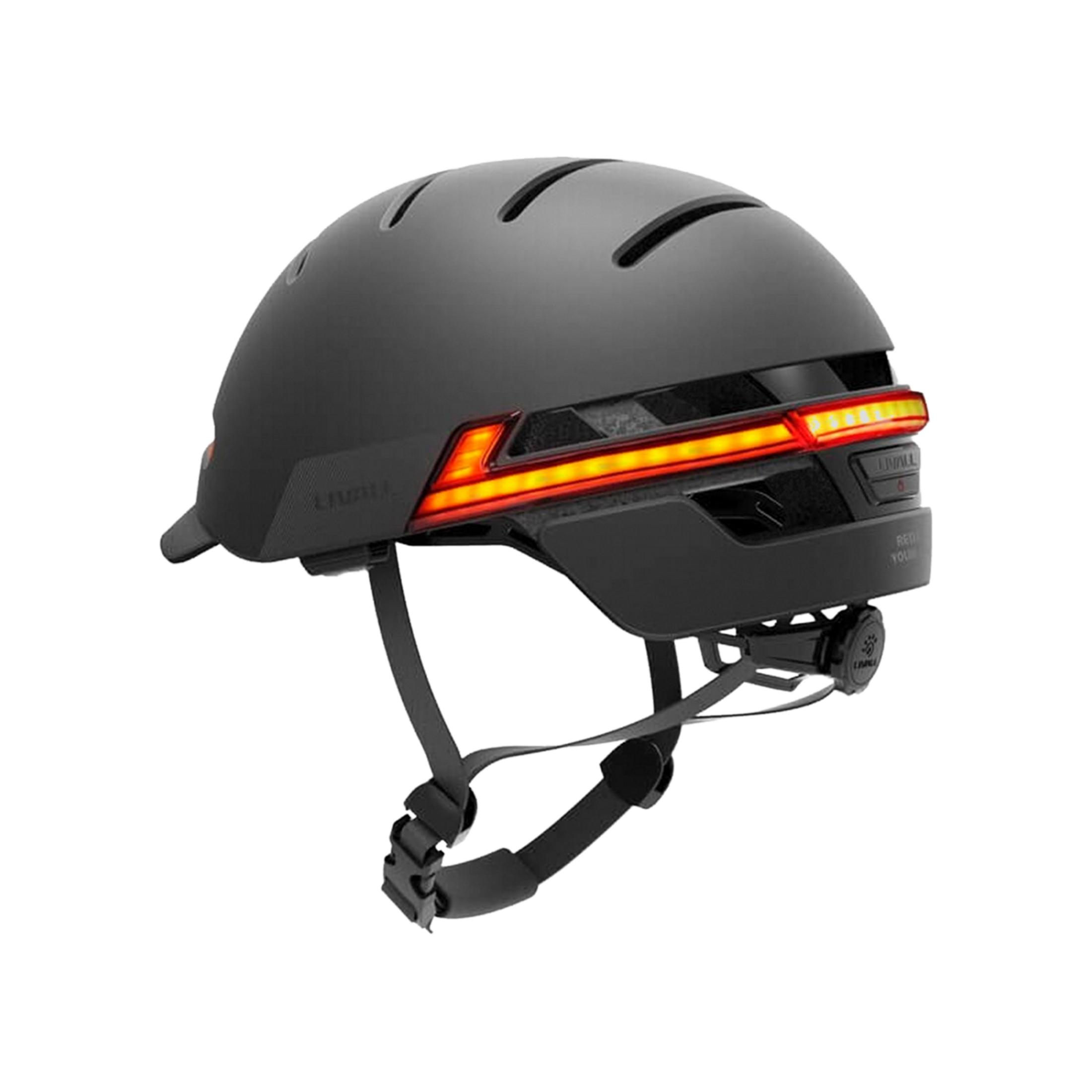 Un casco nero con luci posteriori a LED rosse e fessure di ventilazione.