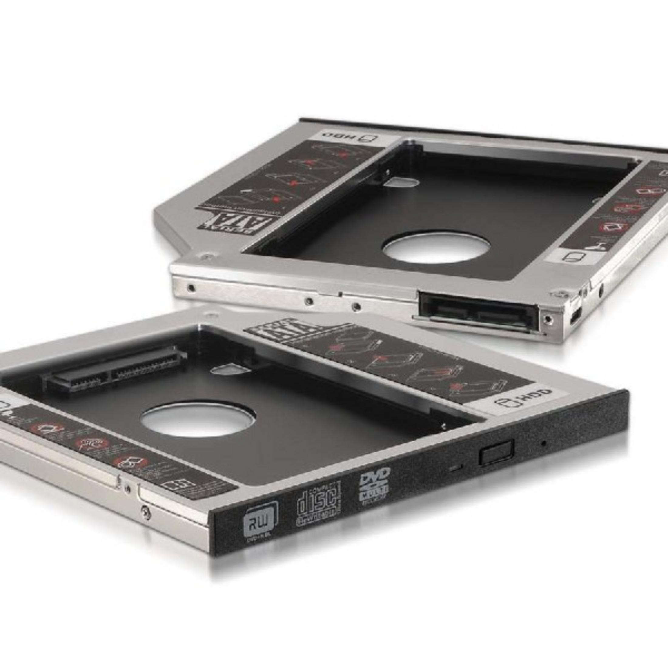 Dos carcasas de disco duro plateadas y negras una al lado de la otra.